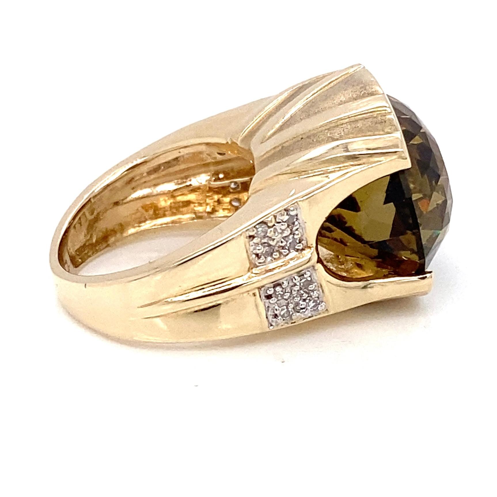 Moderne 20 Carat Oval Cut Dravite Tourmaline and 14K Yellow Gold 1990s Cocktail Ring en vente