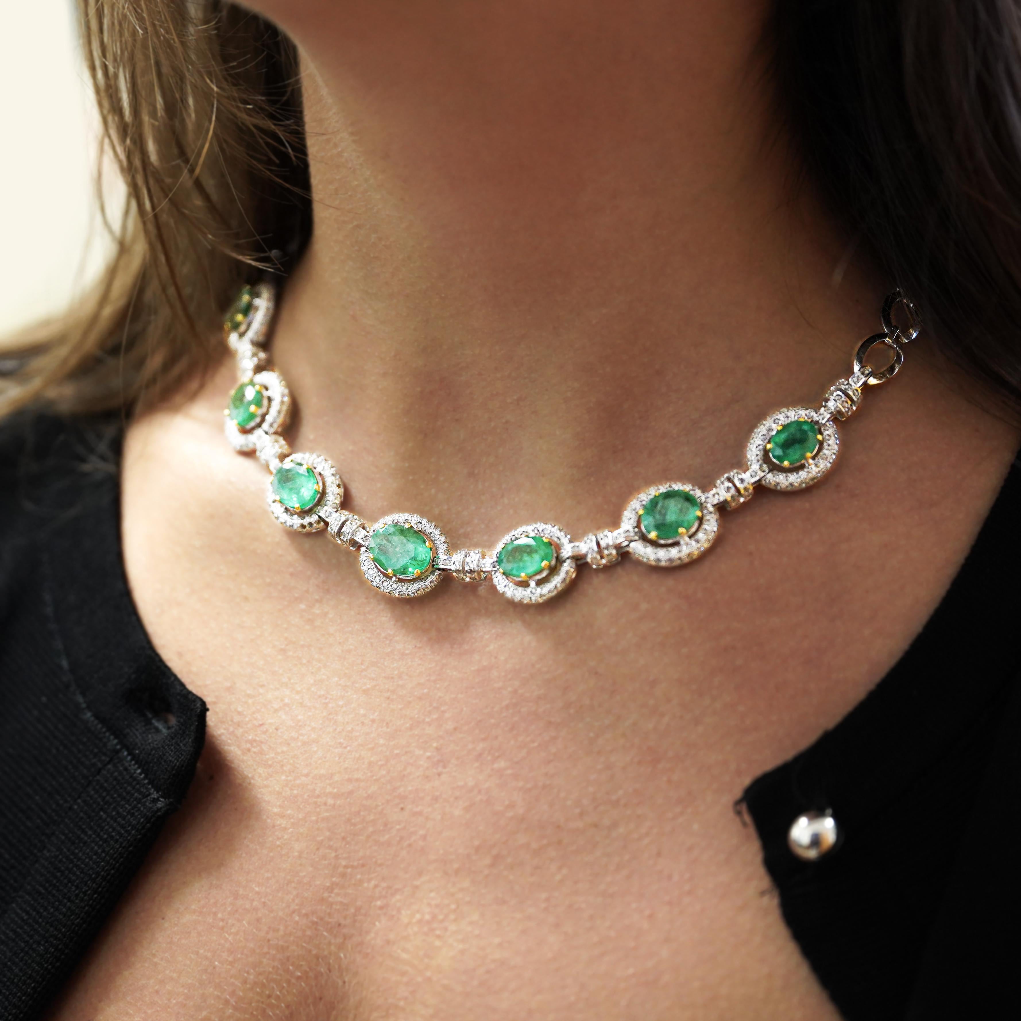 20 Karat Ovalschliff Smaragd & Rosenschliff Diamant Statement 18k Halskette im Angebot 2