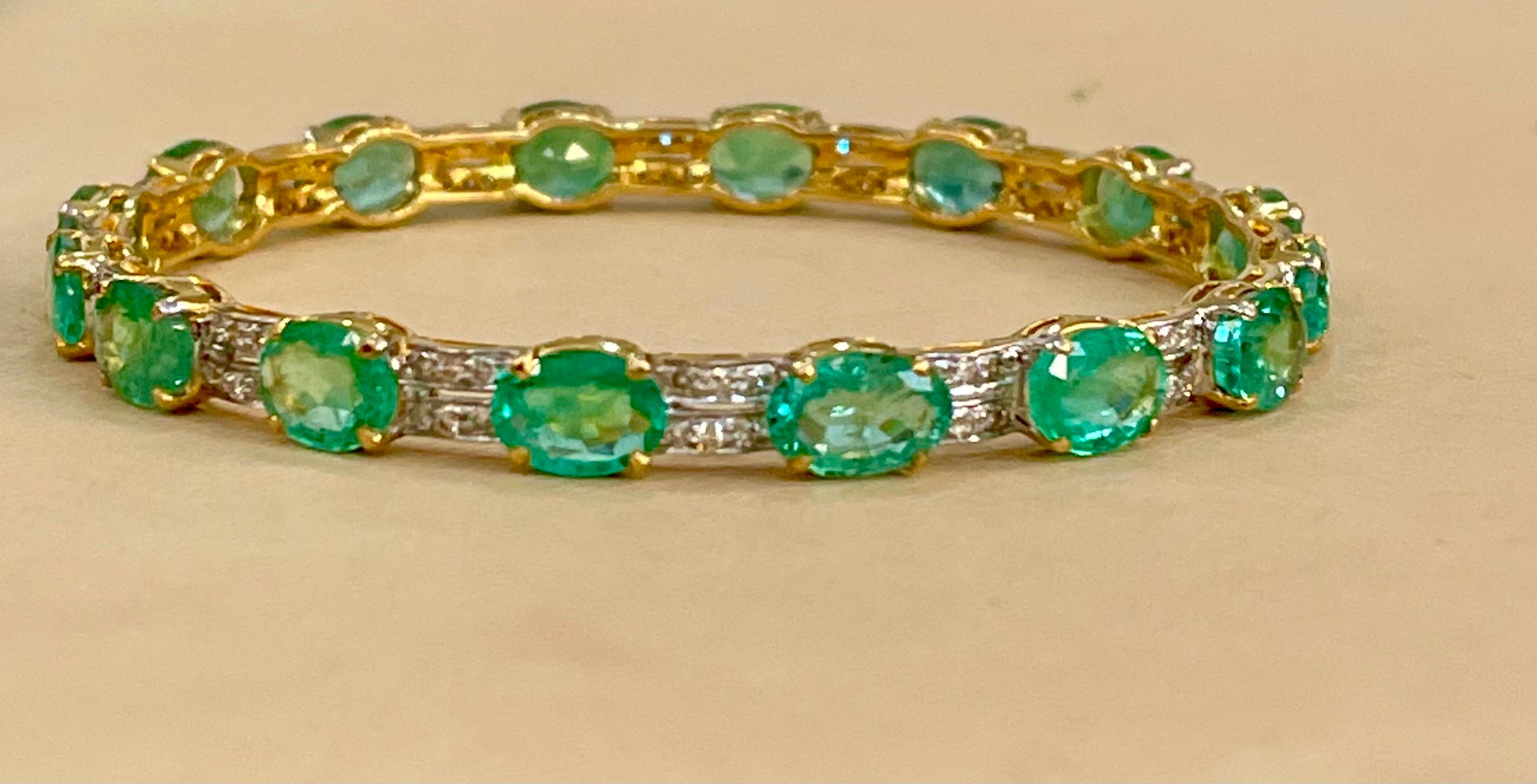 20 Carat Oval Natural Emeralds & Diamonds 18 Karat Yellow Gold 17 Grams Bangle 4