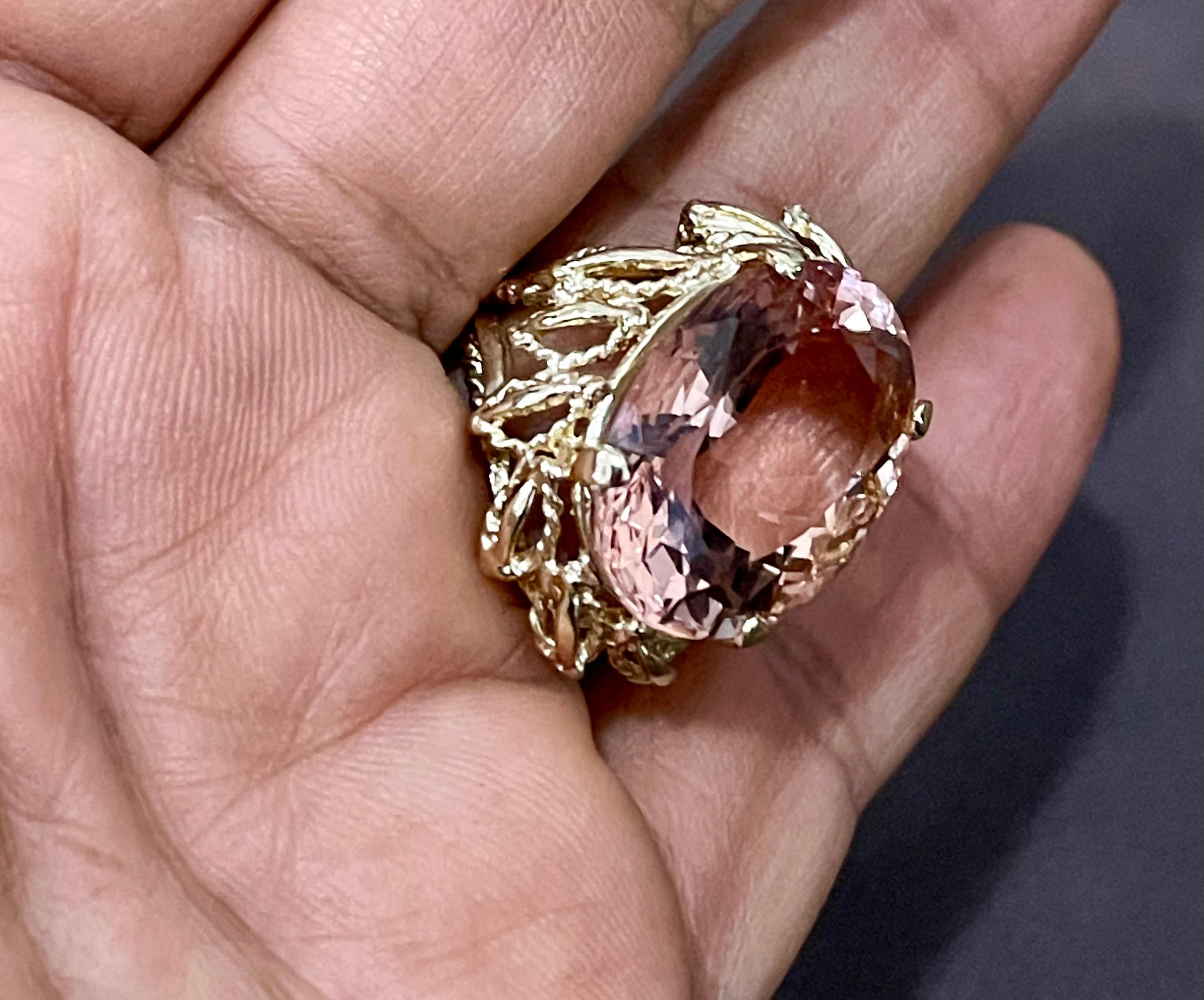 Anello da cocktail con morganite di forma ovale da 20 carati in oro giallo 14 carati Estate in vendita 5