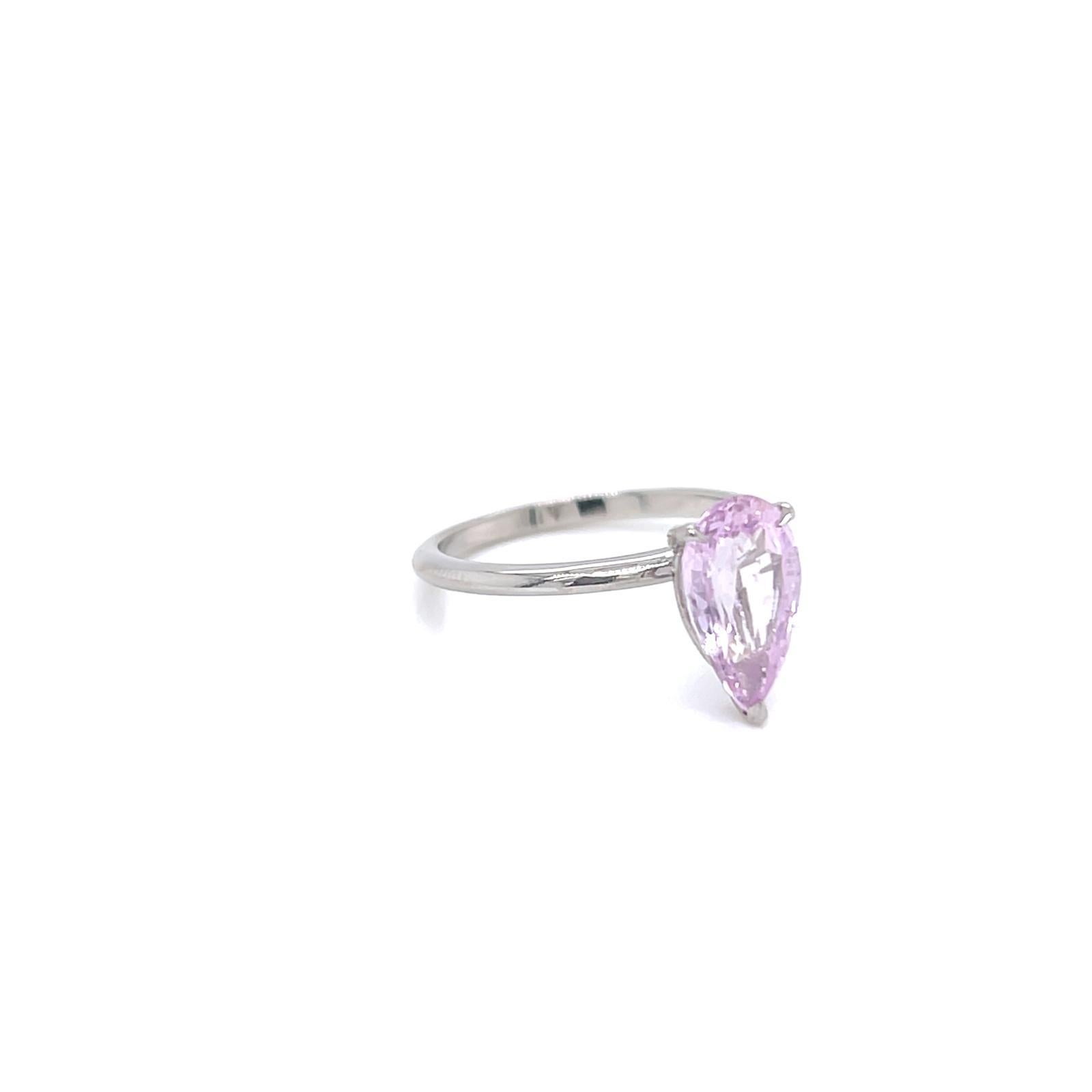 2,0 Karat birnenförmiger rosa Saphir Solitär Ring aus Platin im Zustand „Neu“ im Angebot in London, GB