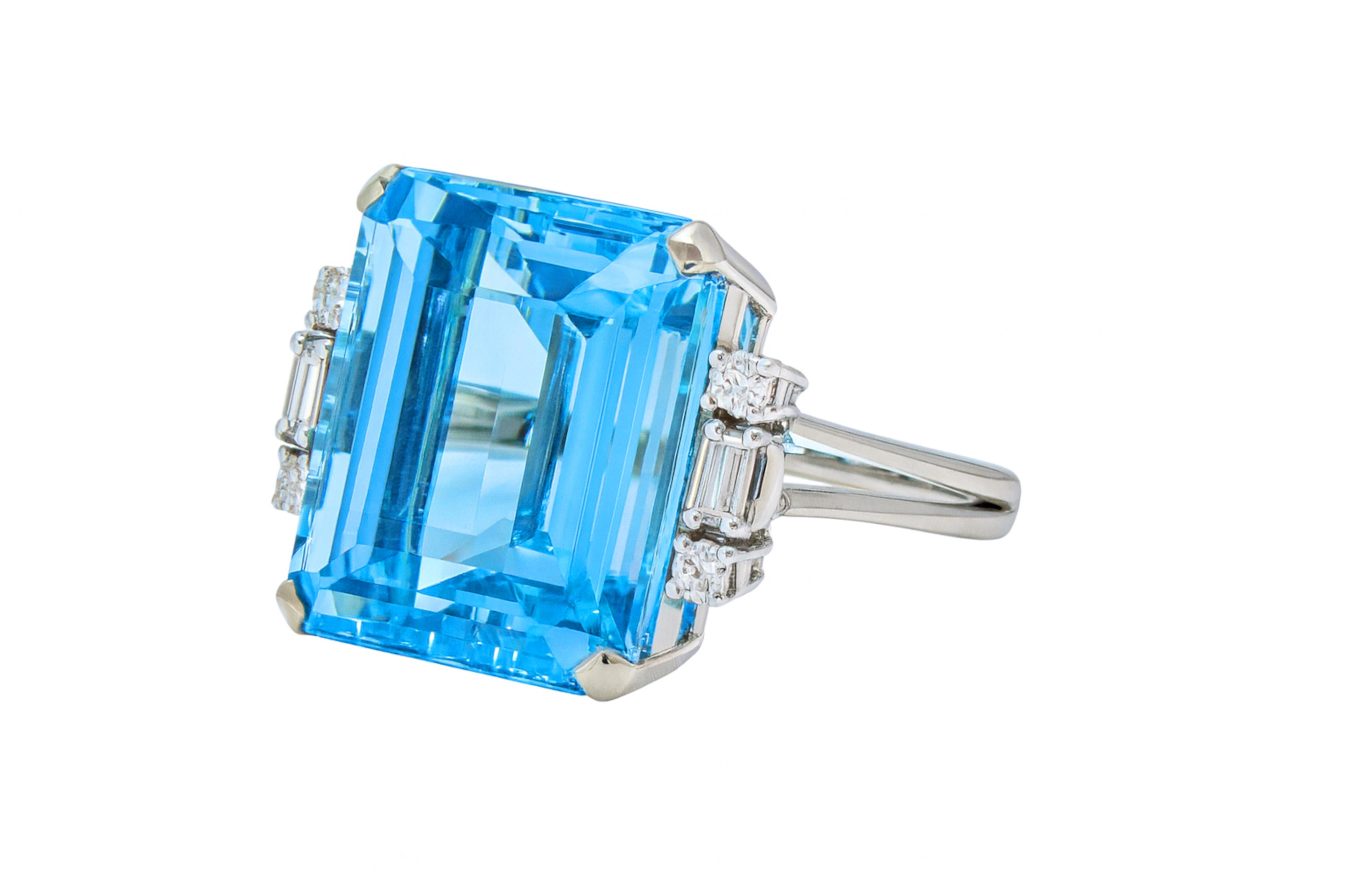 Cocktailring mit 20 Karat Aquamarin im Prinzessinnenschliff und Diamant (Carréschliff) im Angebot