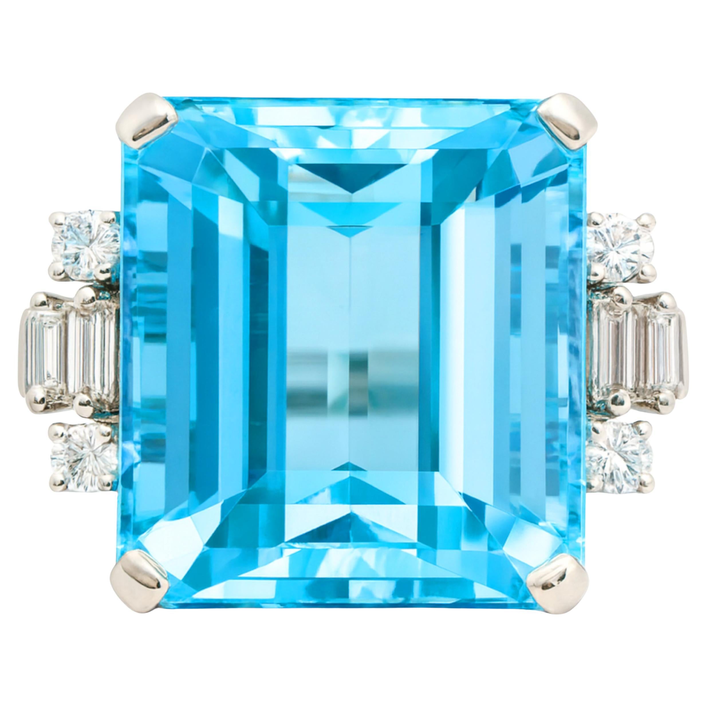 Cocktailring mit 20 Karat Aquamarin im Prinzessinnenschliff und Diamant