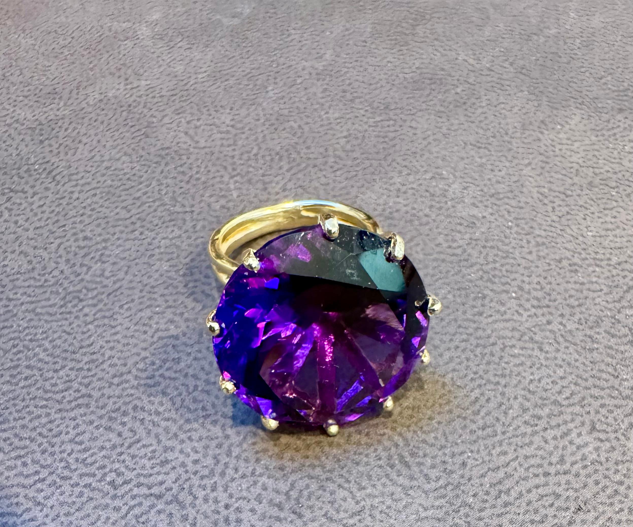 Amatista redonda de 20 quilates  Anillo de Cóctel en Oro Amarillo de 14 Kilates, 10,6 Gm, Talla 5 en venta 4