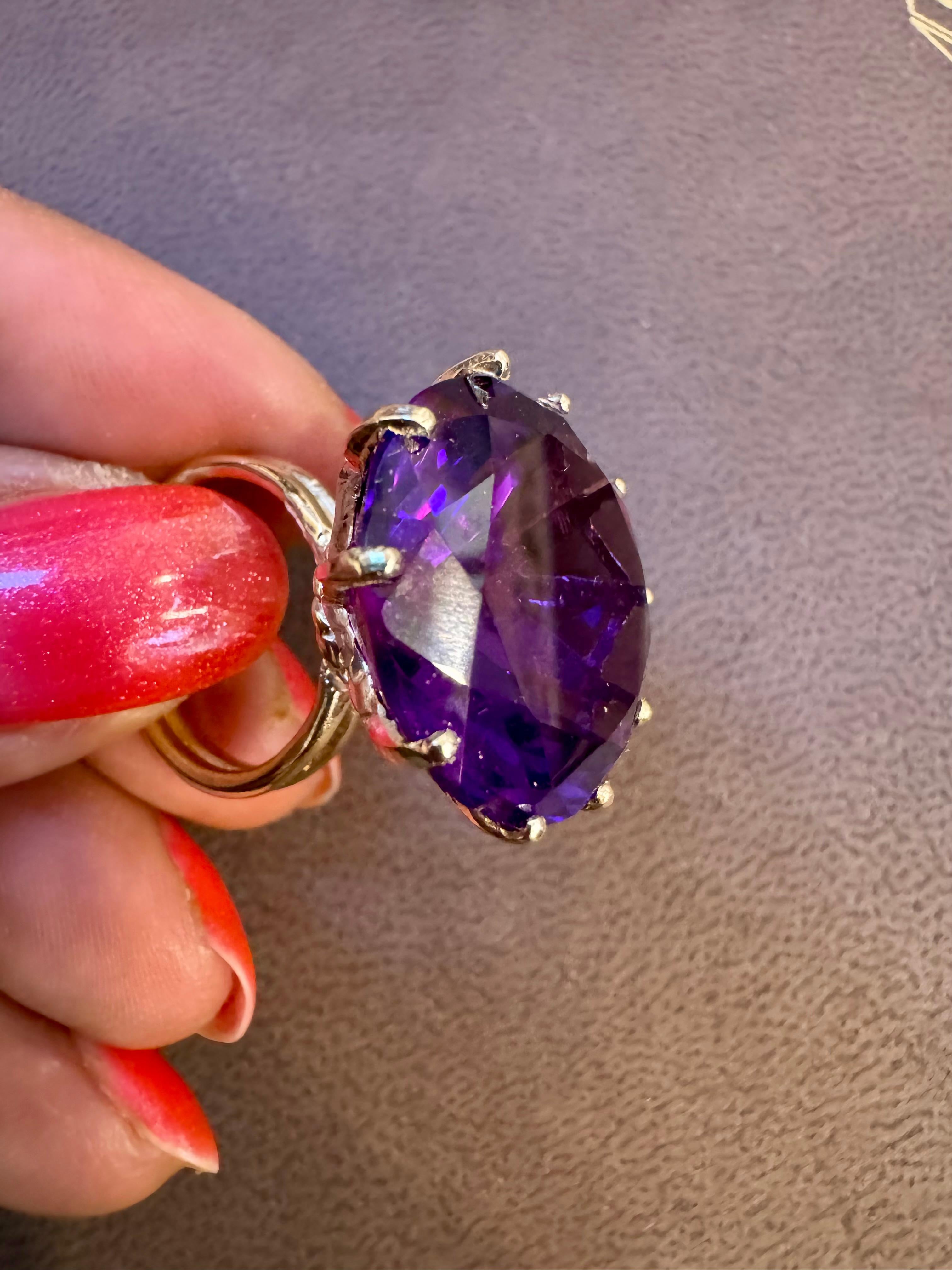 Amatista redonda de 20 quilates  Anillo de Cóctel en Oro Amarillo de 14 Kilates, 10,6 Gm, Talla 5 en venta 7