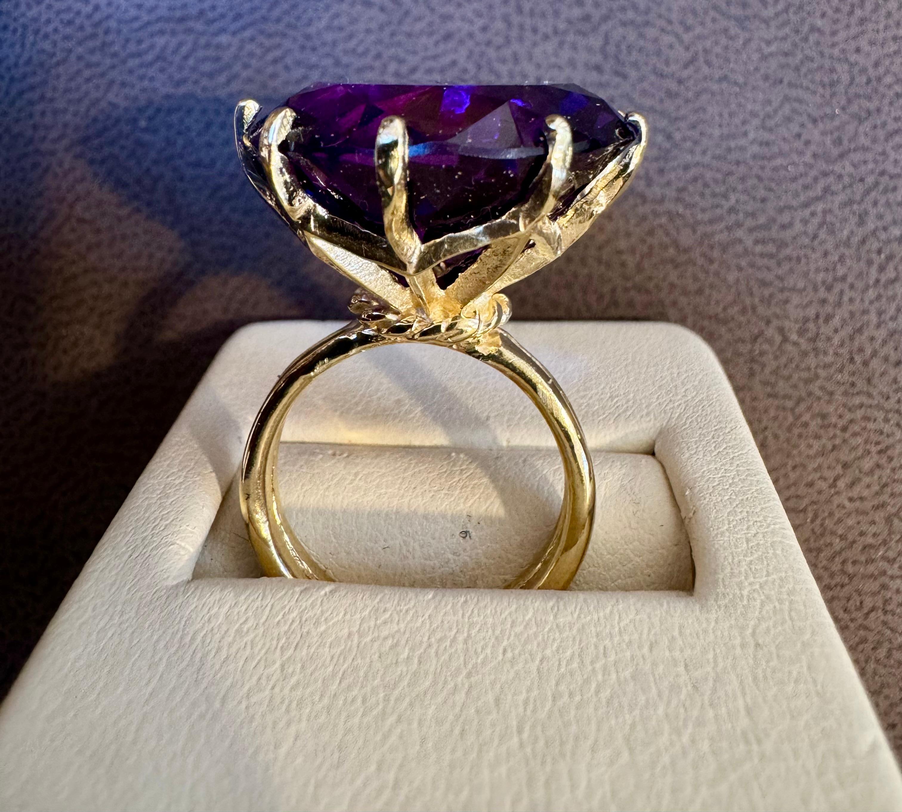 Amatista redonda de 20 quilates  Anillo de Cóctel en Oro Amarillo de 14 Kilates, 10,6 Gm, Talla 5 en venta 9