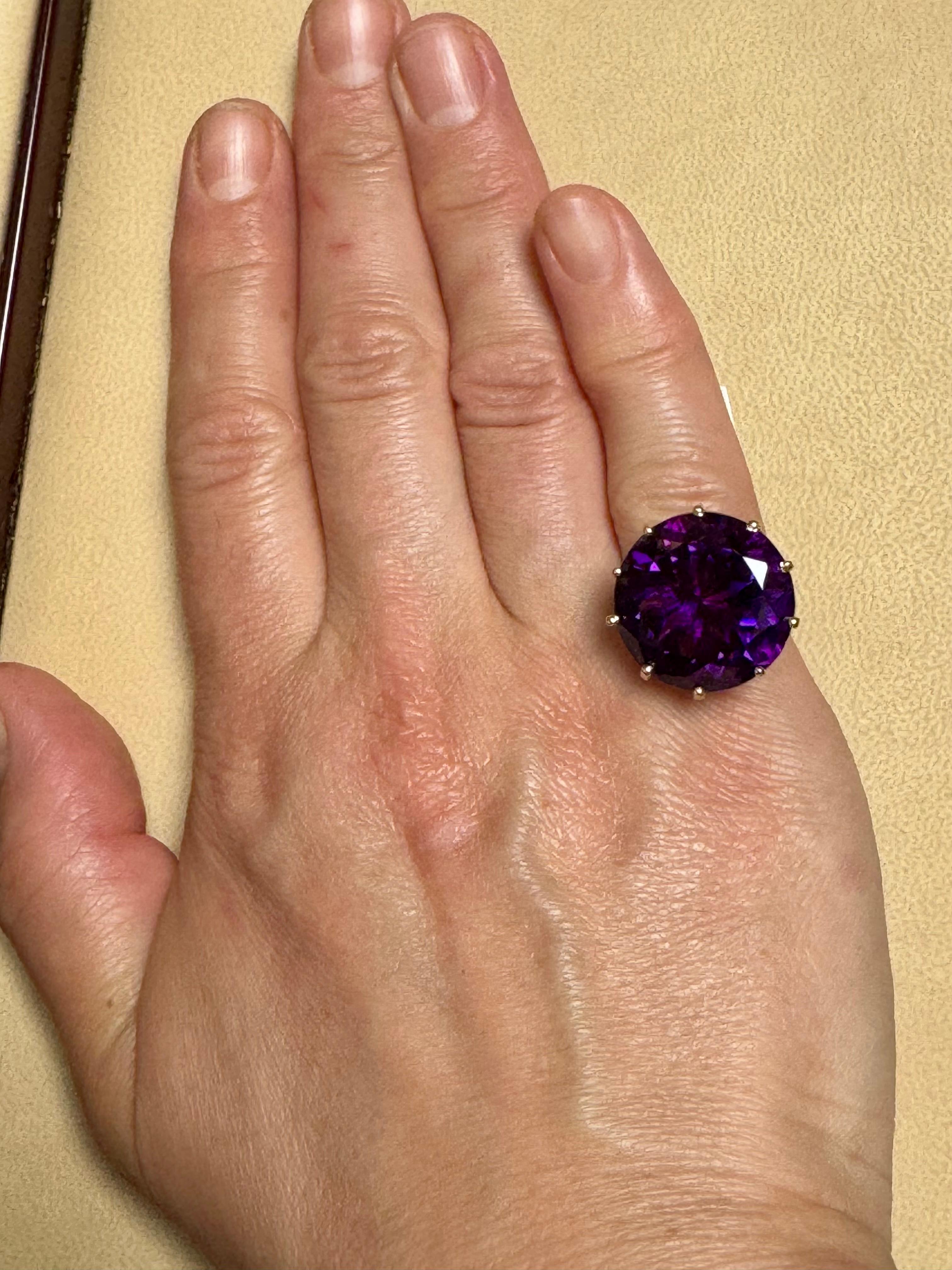 Amatista redonda de 20 quilates  Anillo de Cóctel en Oro Amarillo de 14 Kilates, 10,6 Gm, Talla 5 en venta 10