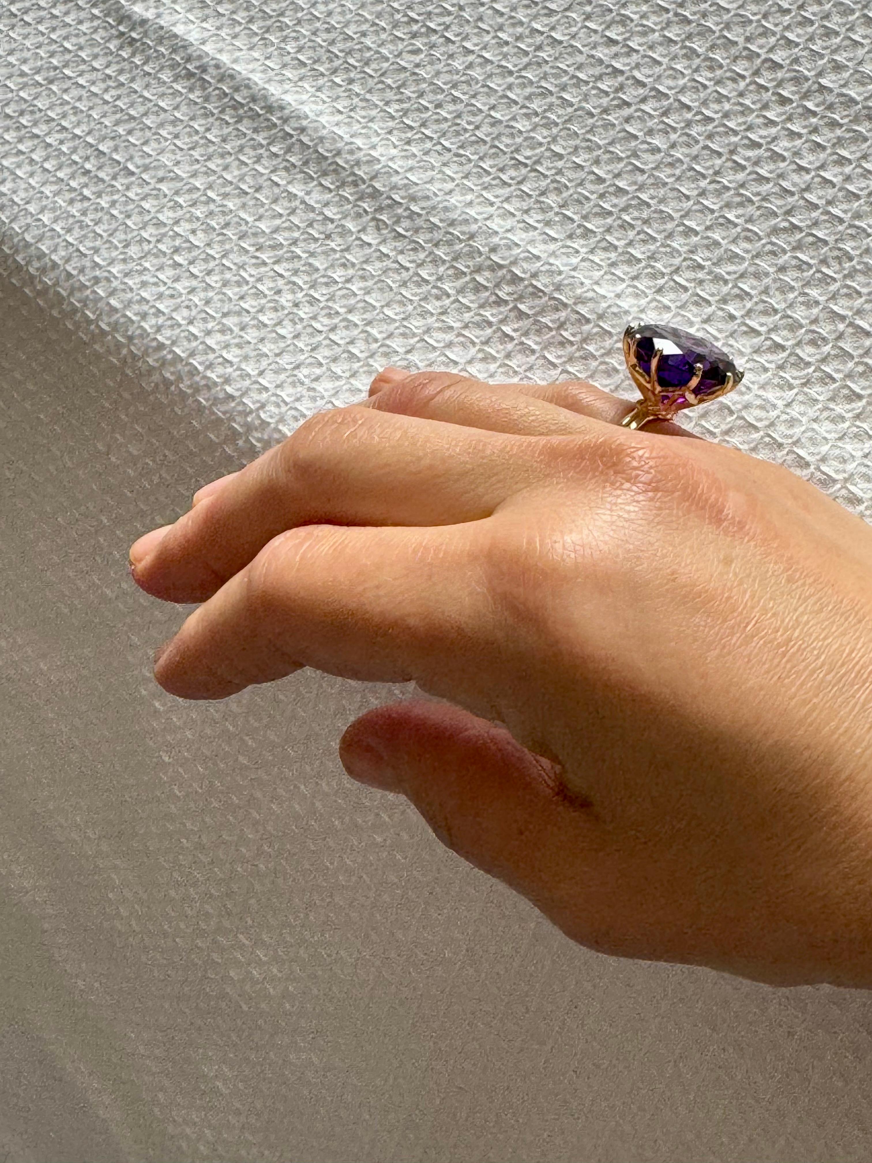Amatista redonda de 20 quilates  Anillo de Cóctel en Oro Amarillo de 14 Kilates, 10,6 Gm, Talla 5 en venta 12