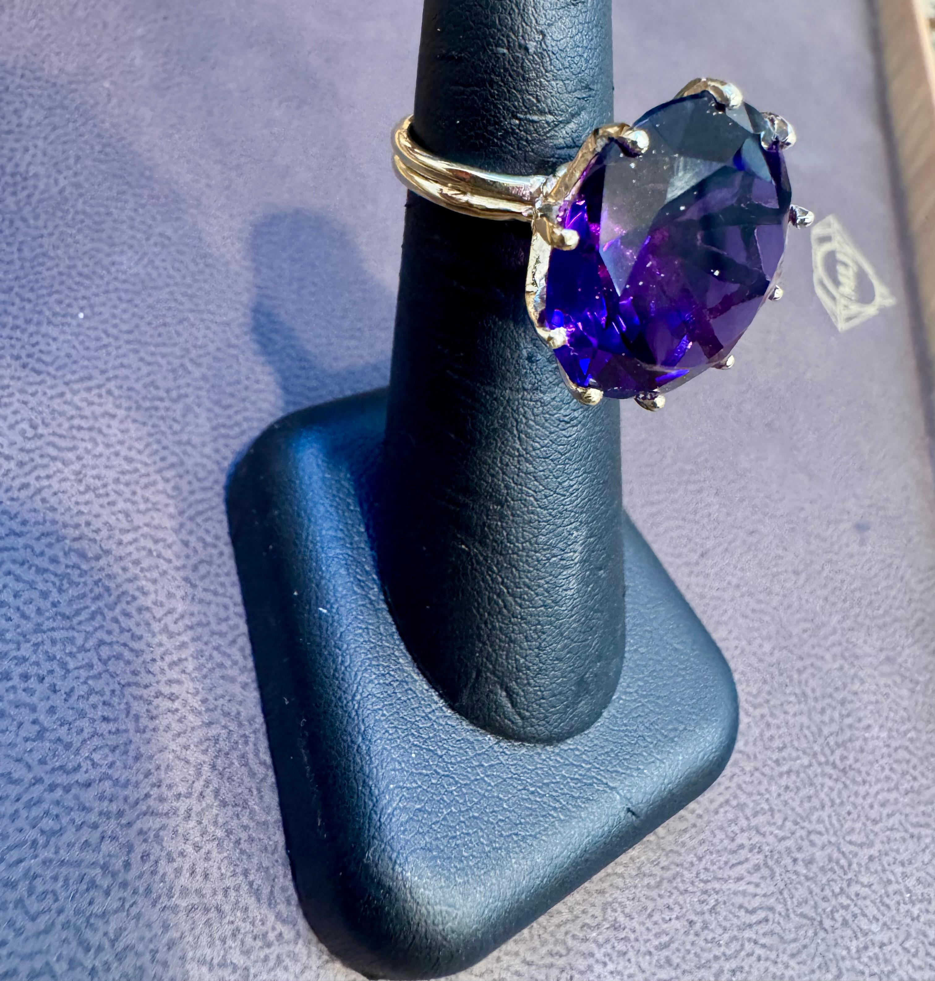 Amatista redonda de 20 quilates  Anillo de Cóctel en Oro Amarillo de 14 Kilates, 10,6 Gm, Talla 5 en Excelente estado para la venta en New York, NY