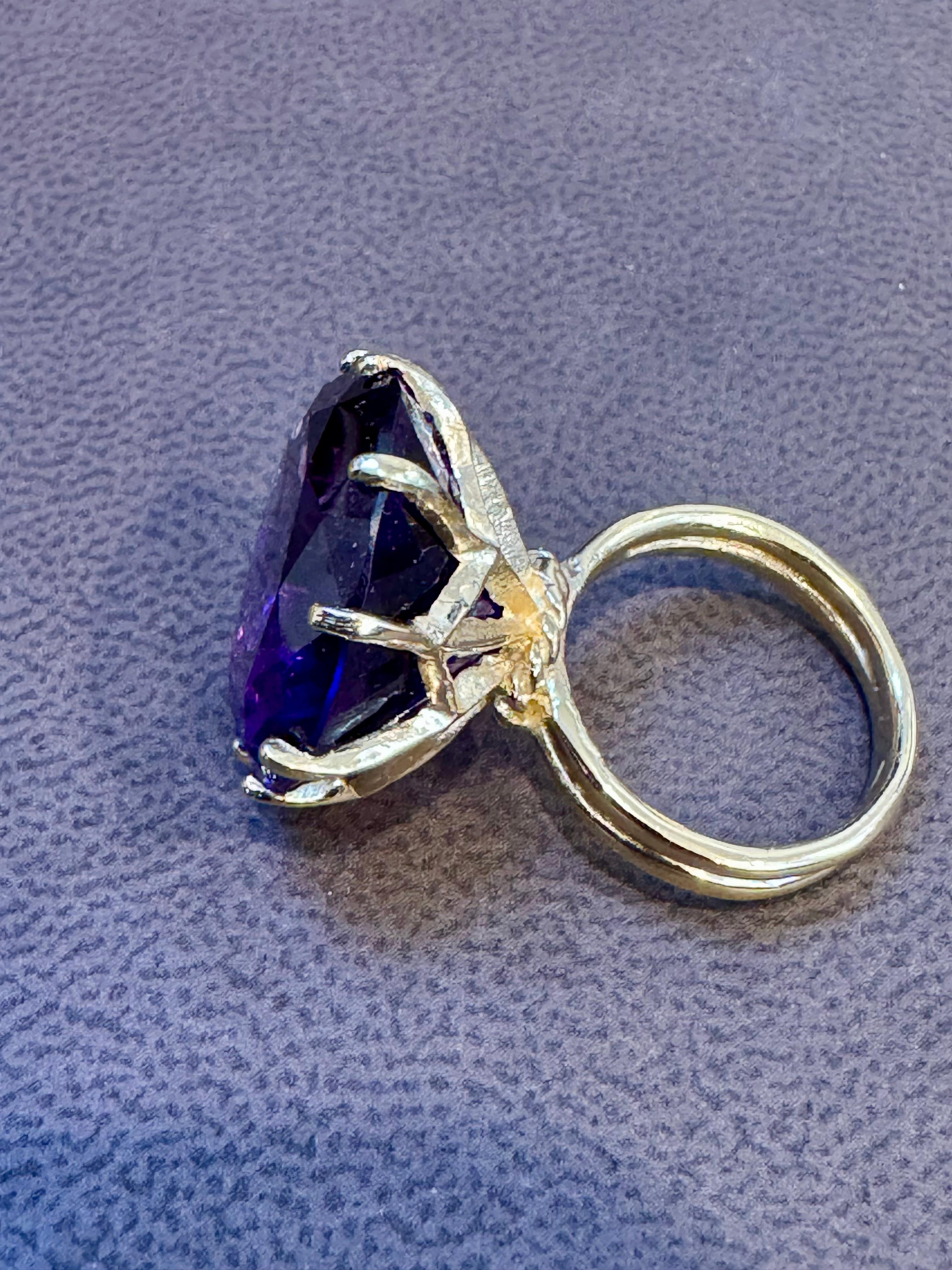 De las mujeres Amatista redonda de 20 quilates  Anillo de Cóctel en Oro Amarillo de 14 Kilates, 10,6 Gm, Talla 5 en venta