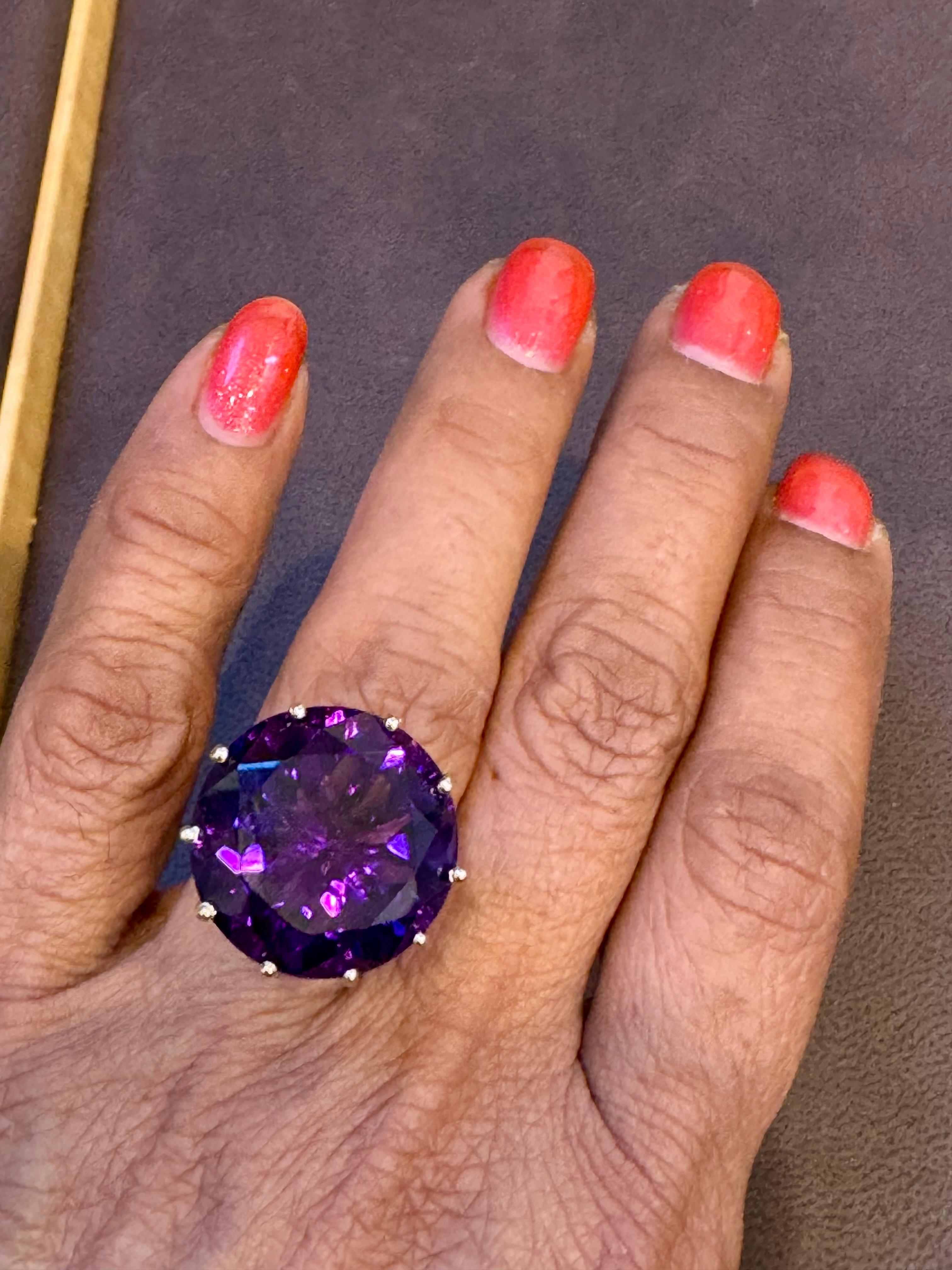 Amatista redonda de 20 quilates  Anillo de Cóctel en Oro Amarillo de 14 Kilates, 10,6 Gm, Talla 5 en venta 1