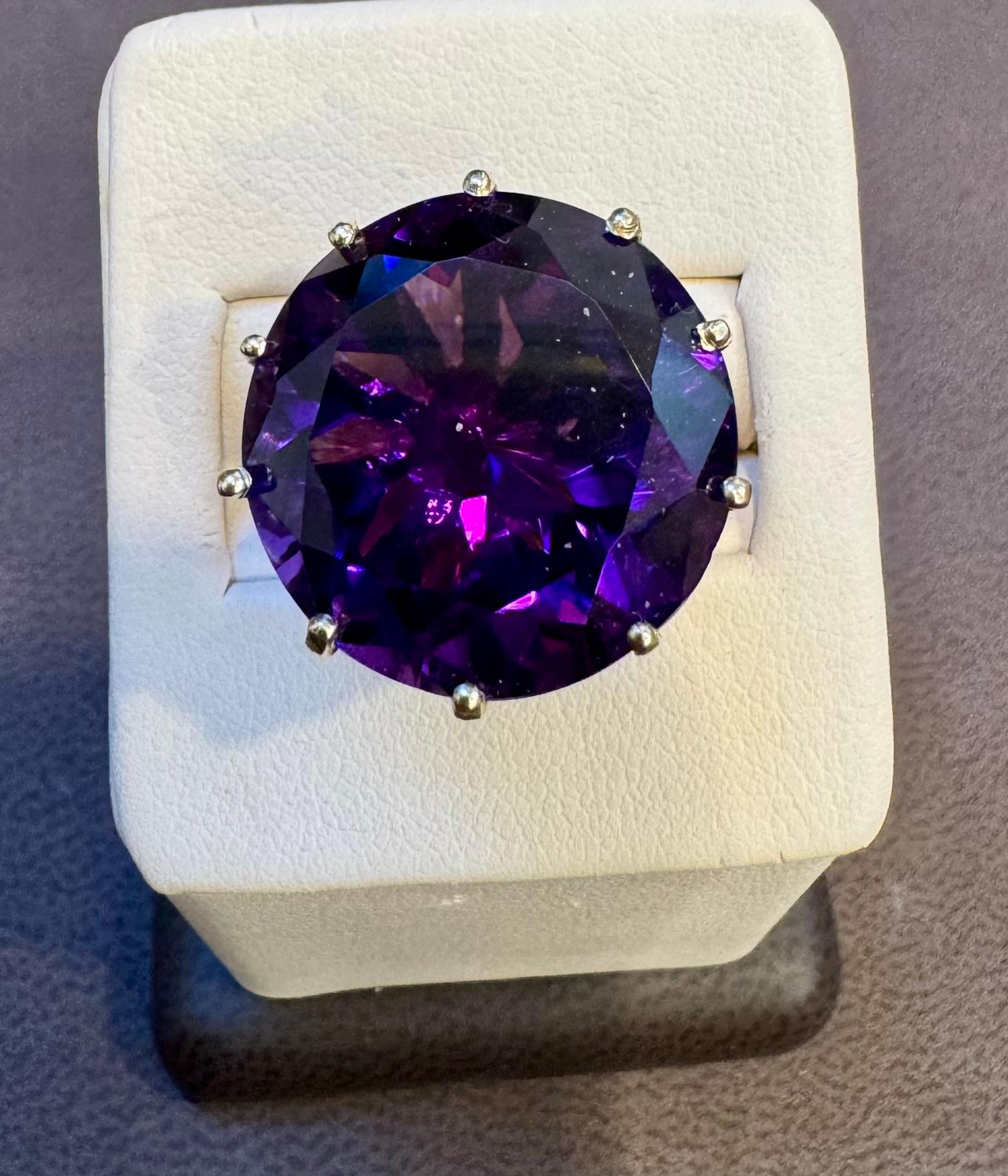 Amatista redonda de 20 quilates  Anillo de Cóctel en Oro Amarillo de 14 Kilates, 10,6 Gm, Talla 5 en venta 3