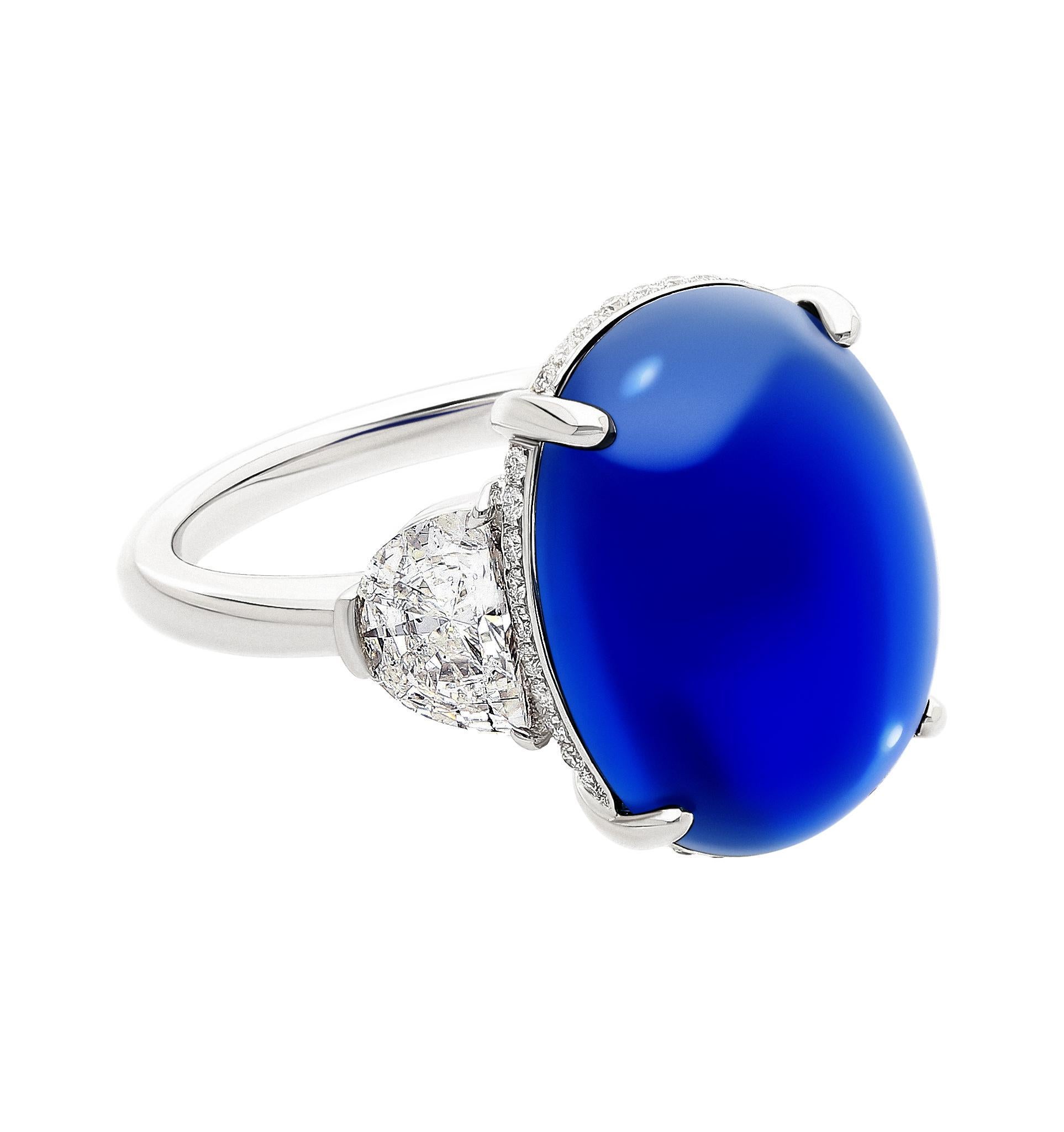 Donna Anello con zaffiro di Birmania e diamante da 20 carati blu reale senza calore in vendita