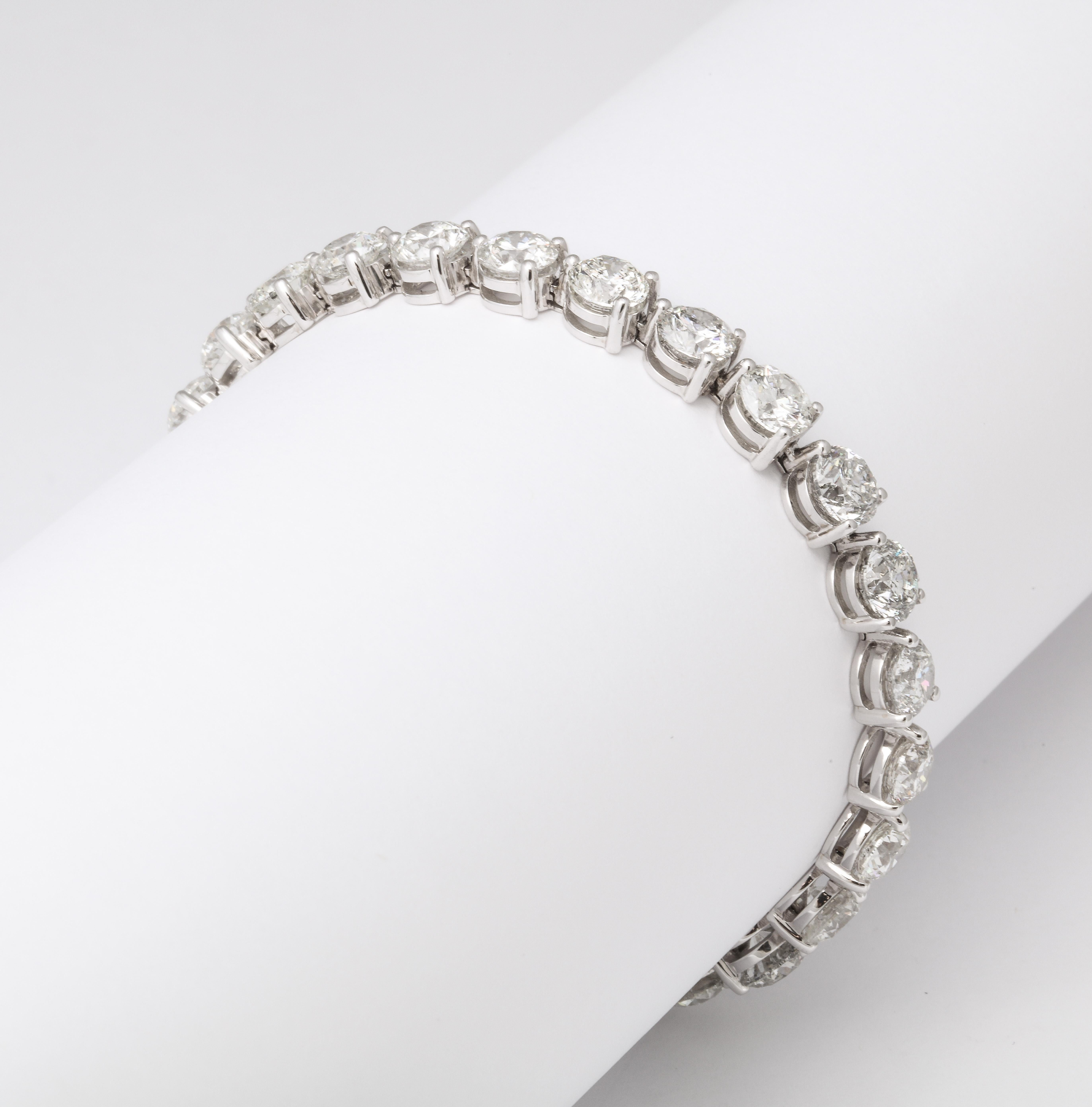 
Impressive diamond tennis bracelet made up of 3/4 of a carat round diamonds.

20.18 carats of white round brilliant cut diamonds set in a three prong, 14k white gold mounting. 

Made with less metal, this three prong mounting accentuates the