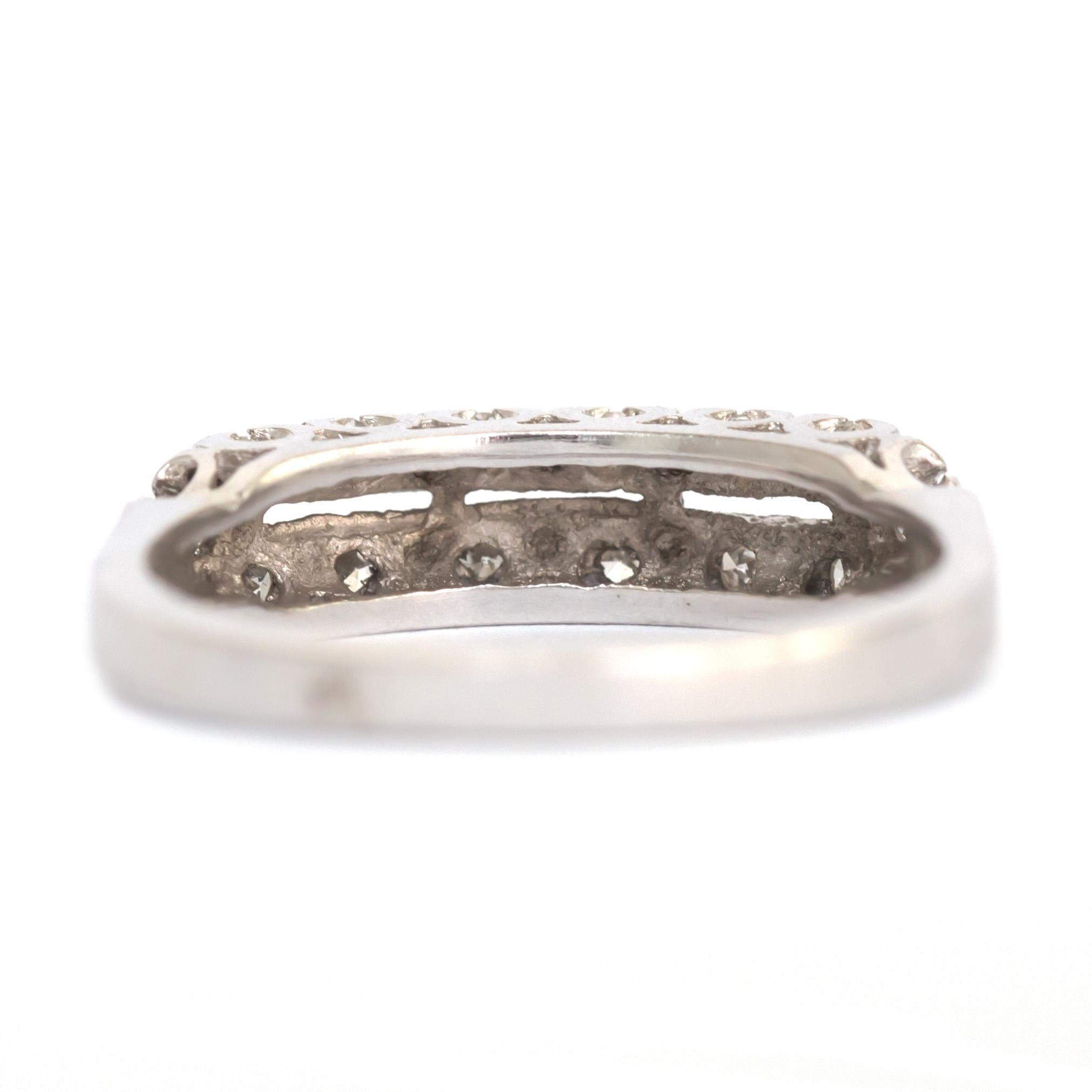.20 Carat Total Weight Diamond Wedding Band In Good Condition For Sale In Hicksville, NY