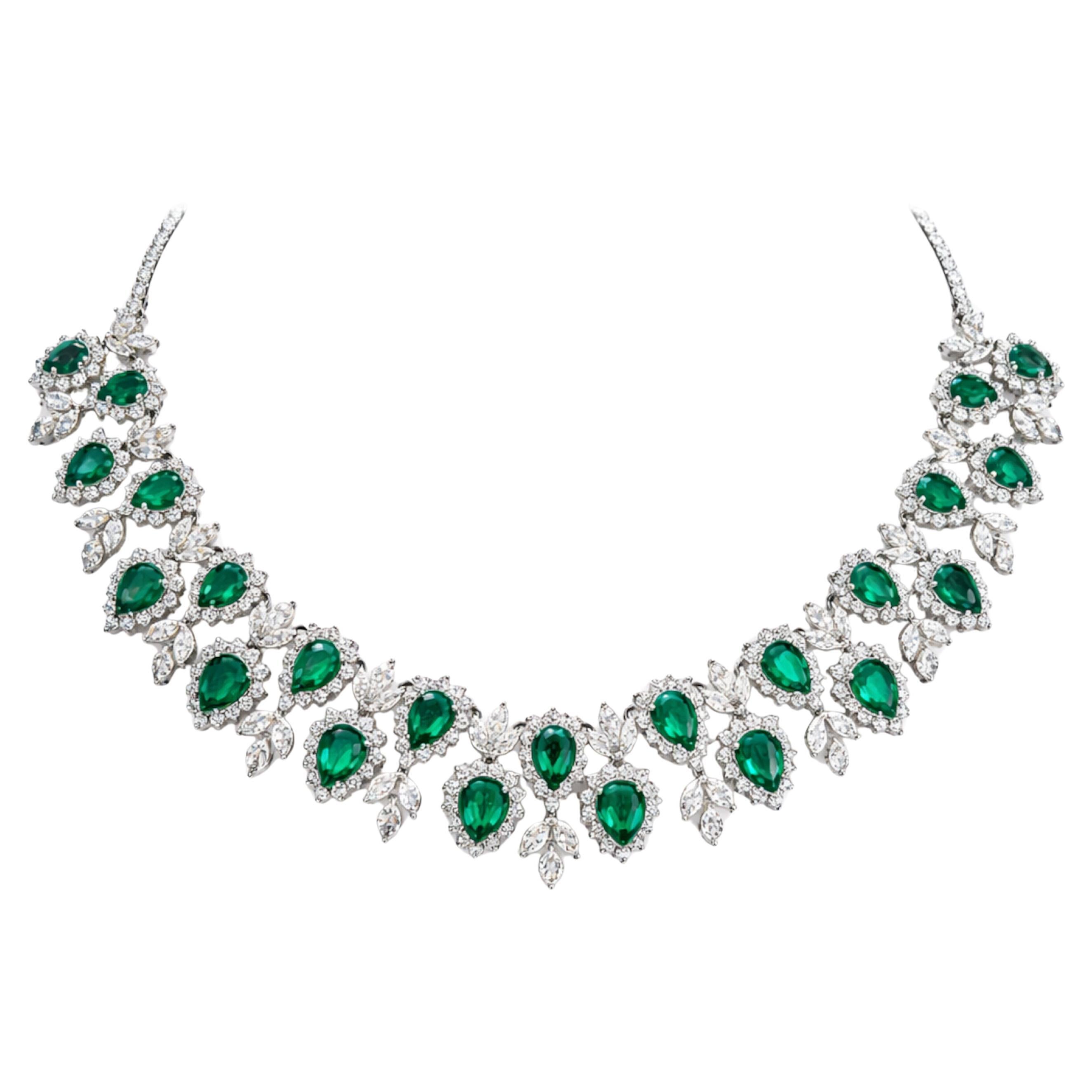 20 Carats 18k White Gold Emerald and Diamond Necklace with Pear-Shaped Emeralds For Sale