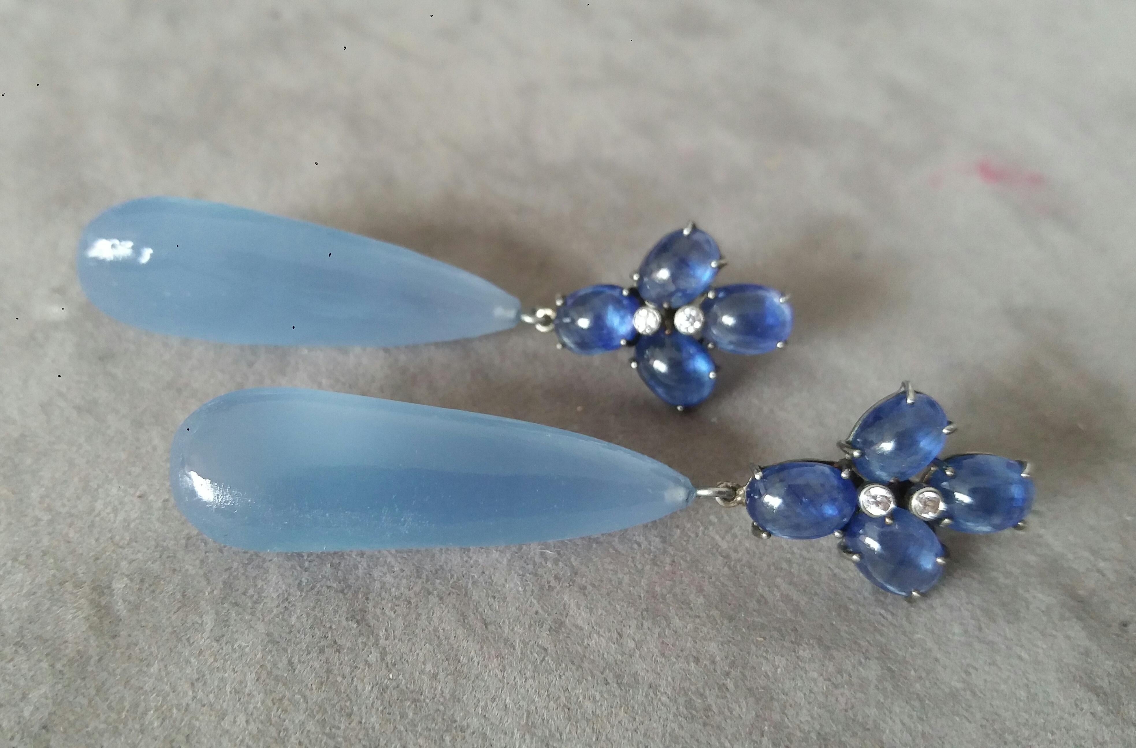 20 Carats Blue Sapphire Cabs Gold Diamonds Pear Shape Chalcedony Drops Earrings In condizioni ottime in vendita a Bangkok, TH