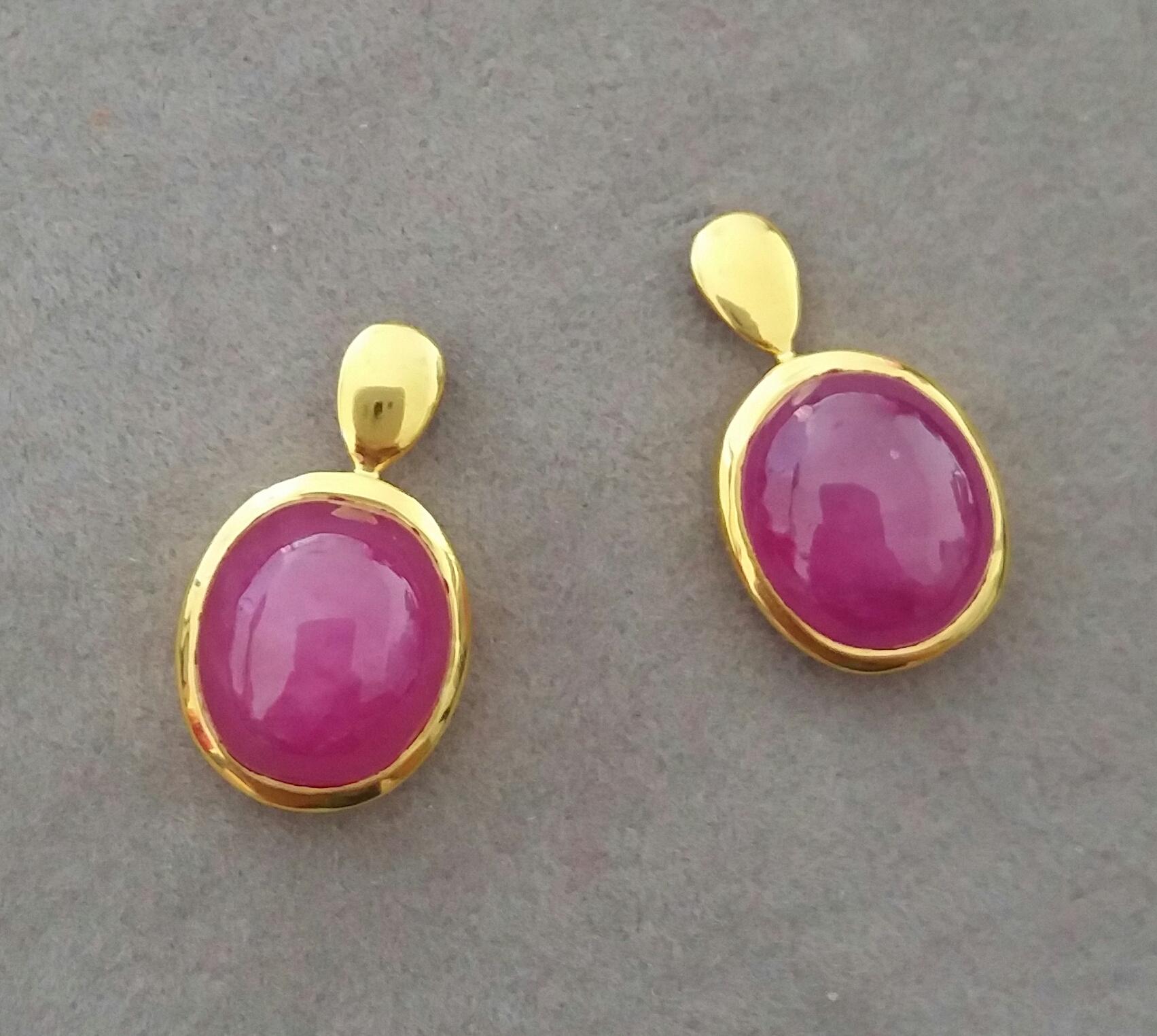Contemporary 20 Carats Natural Ruby Oval Cabochons 14 Kt Gold Bezel Stud Earrings
