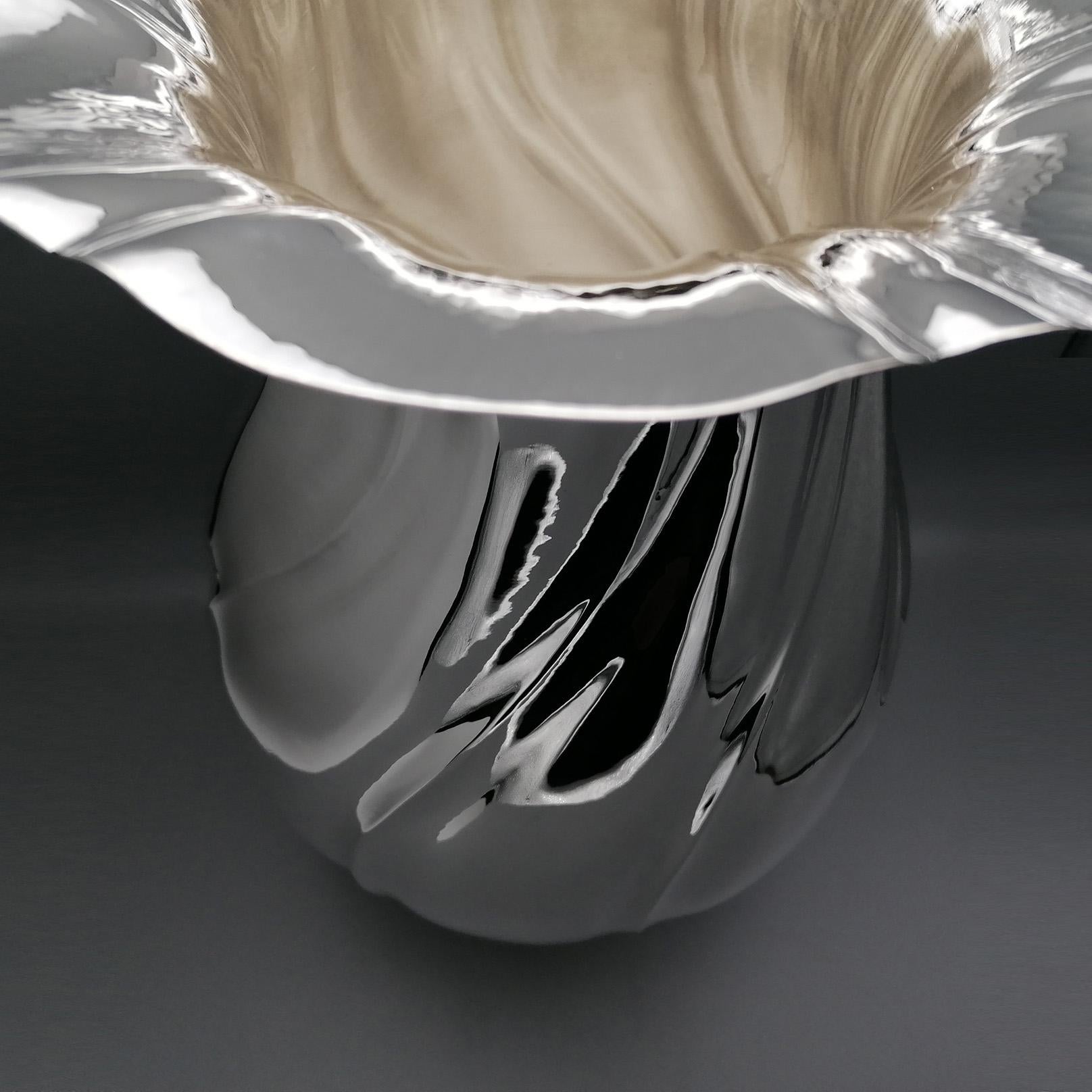 20° Century Italia Solid Silver Vase For Sale 3
