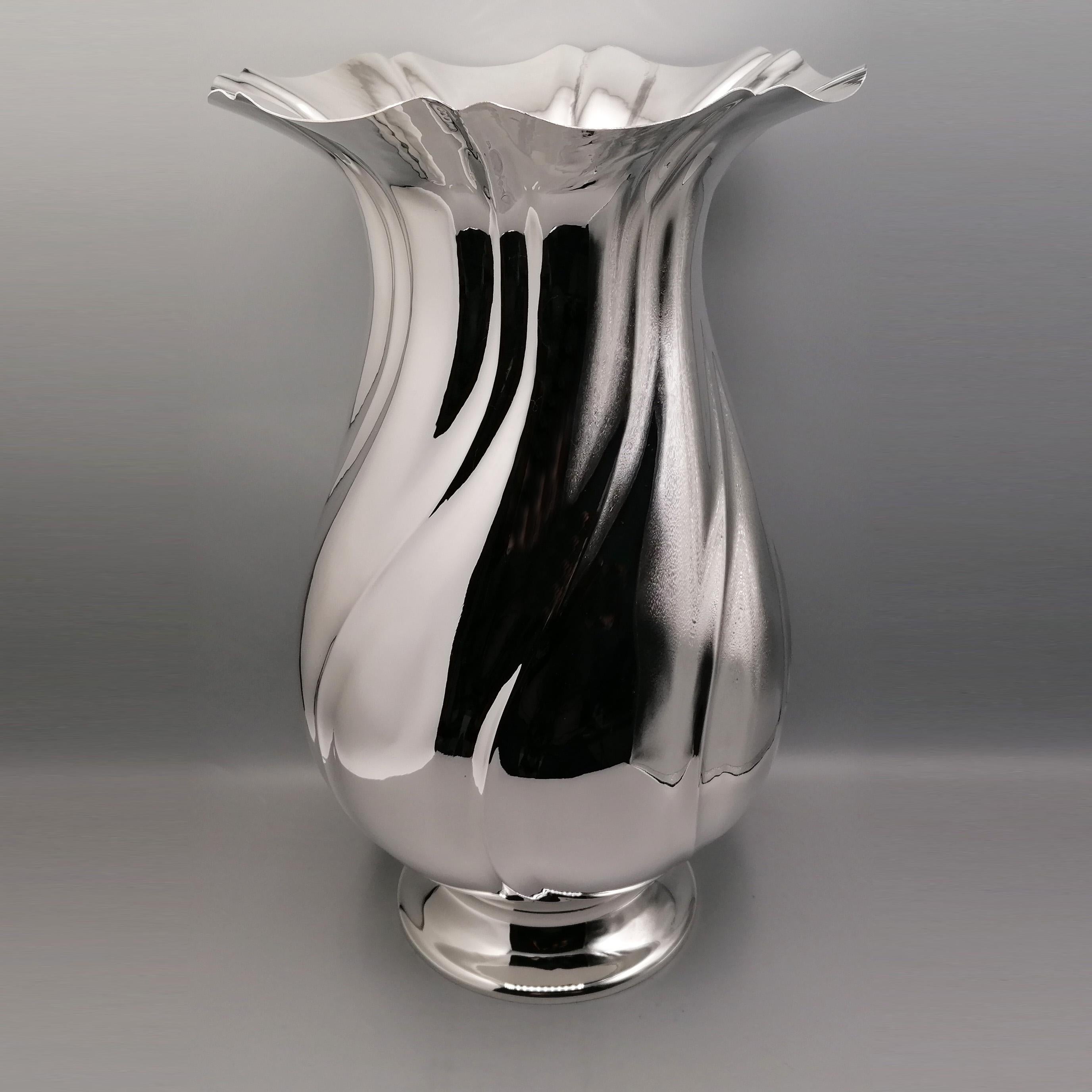 20° Century Italia Solid Silver Vase For Sale 4