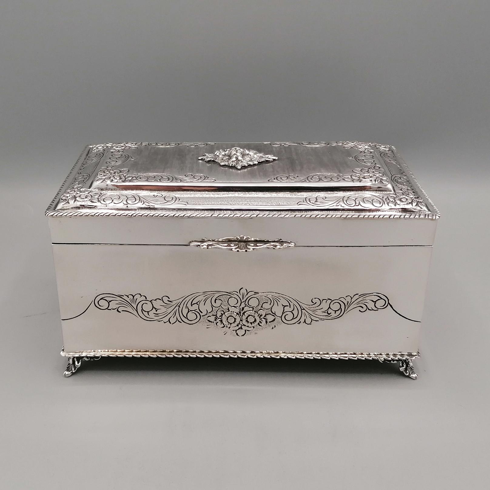 Solid silver jewelry box.
This box was made completely by hand, rectangular parallelepiped.
To detach it and elevate it from the support surface, 4 small feet made with the casting technique were welded.
The classic baroque scrolls have been
