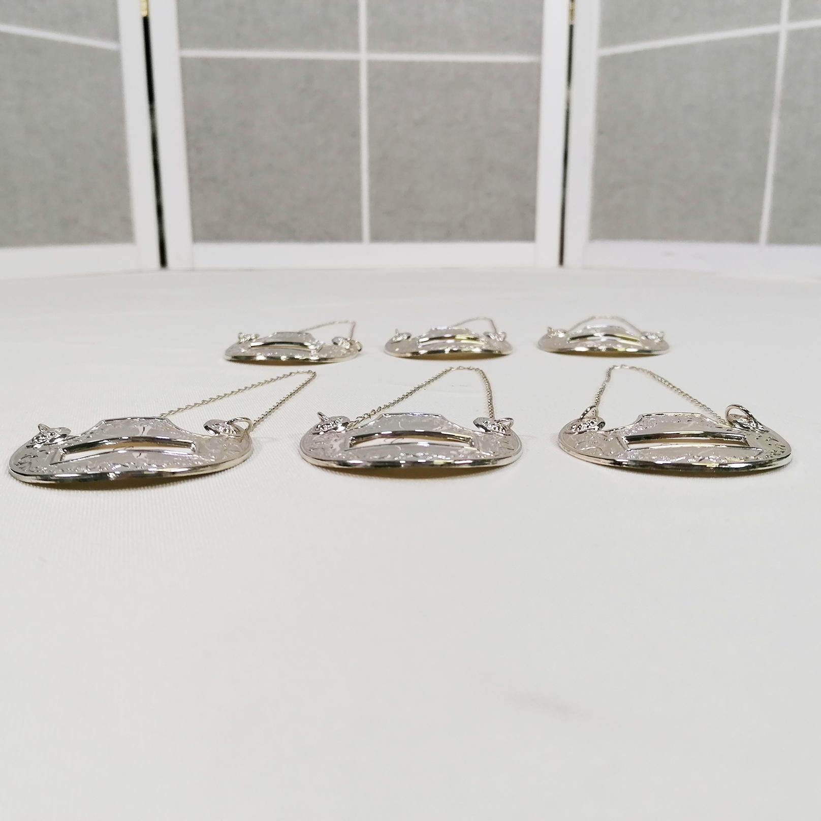 20th century Italian Set of 6 Bottle labels in 800 Silver In Excellent Condition For Sale In VALENZA, IT