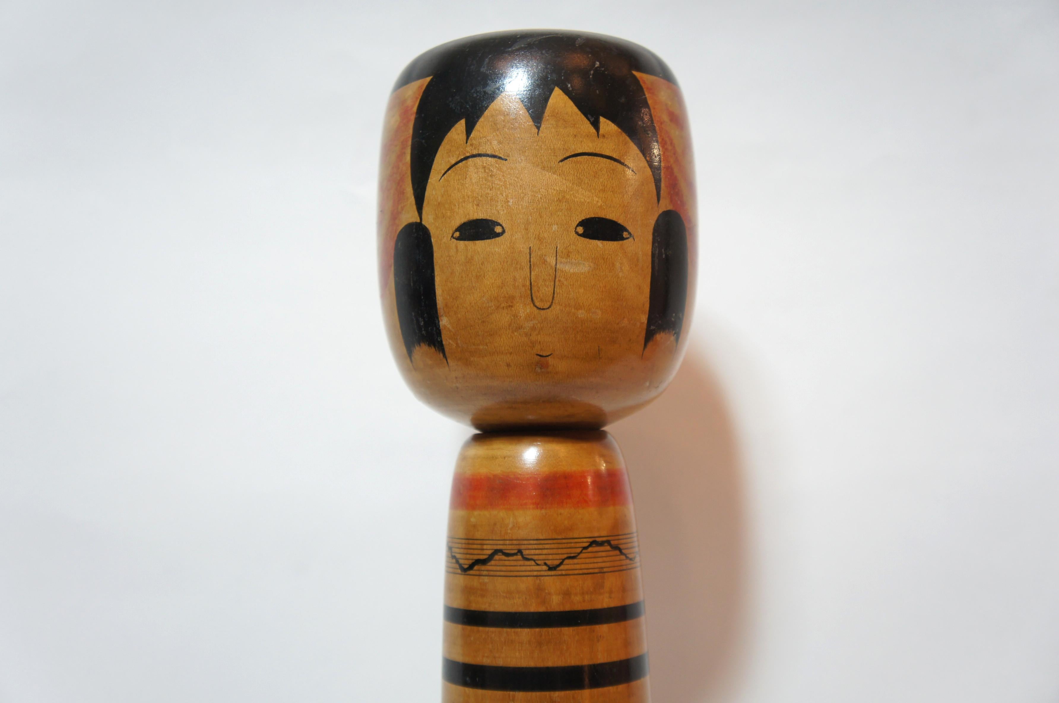 Japanese traditional kokeshi doll signde by Abe Hiroshi (1898-1984).
He is on of the kokeshi artists from Tsuchiyu-onsen, Fukushima, Japan.

The style of this Kokeshi called Tsuchiyu style is on of 11 types of Kokeshi and is one of three most