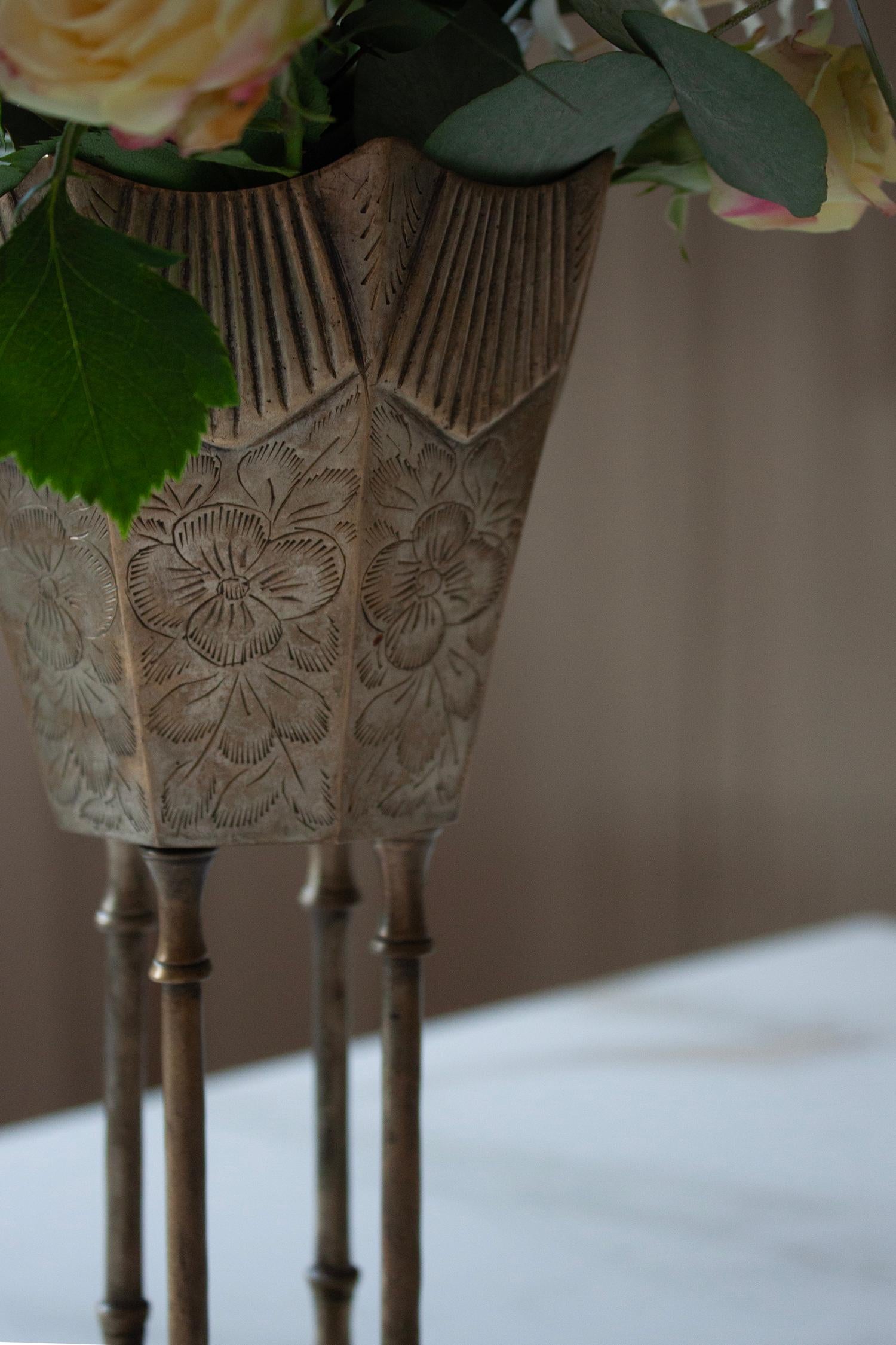Jugendstiel-Vase aus Silberblech mit Fuß aus Zinn, 20. Jahrhundert  im Zustand „Gut“ im Angebot in Rümmingen, BW