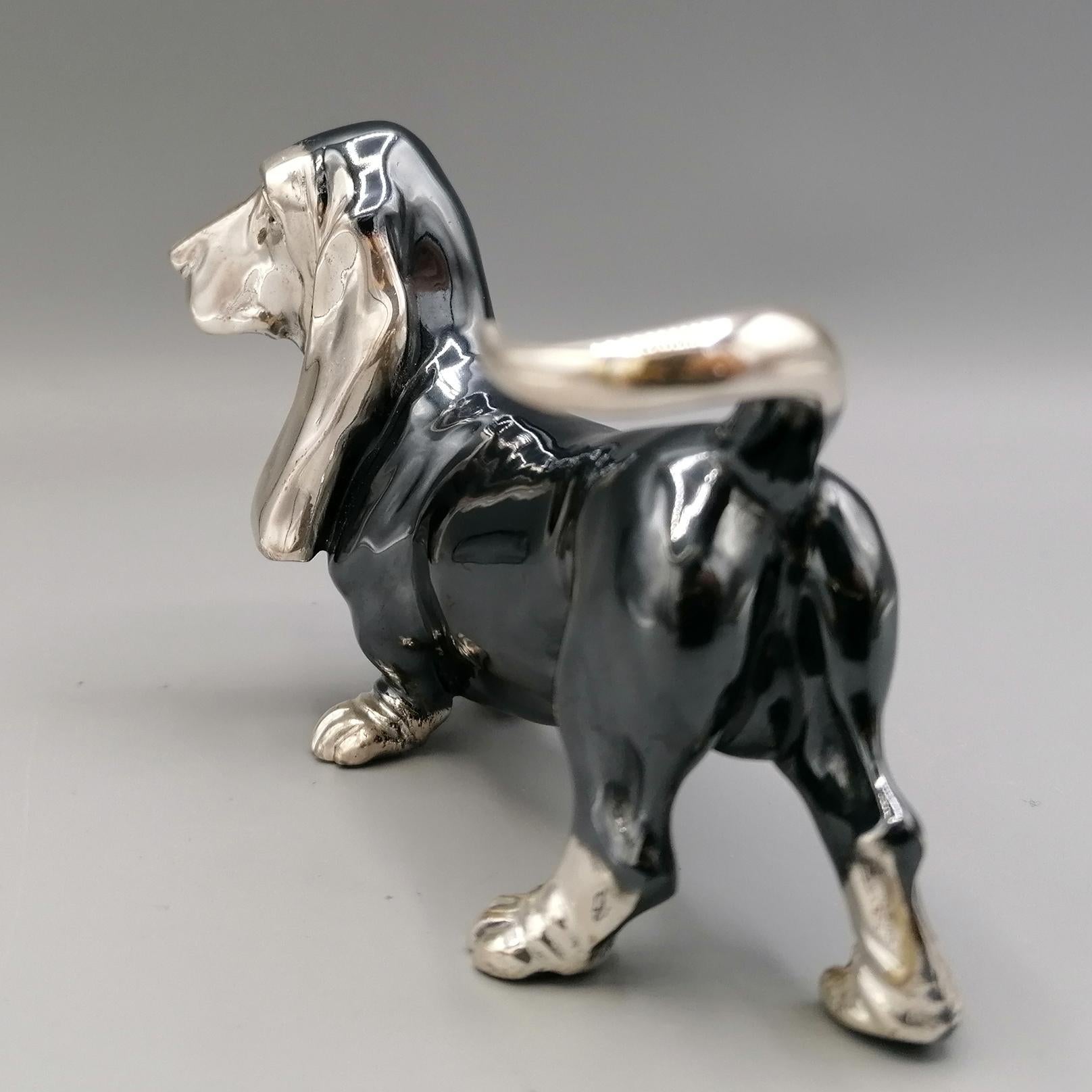 Statuette aus massivem Silber des 20. Jahrhunderts, die einen Basset-Hundhund darstellt (Gegossen) im Angebot