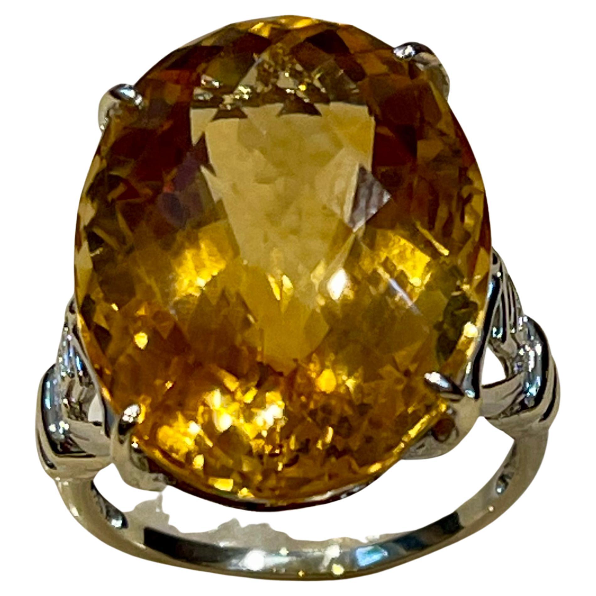 34 Ct Natural Oval Checker Board Citrine Cocktail Ring 14 Kt Yellow Gold, Estate In Excellent Condition For Sale In New York, NY