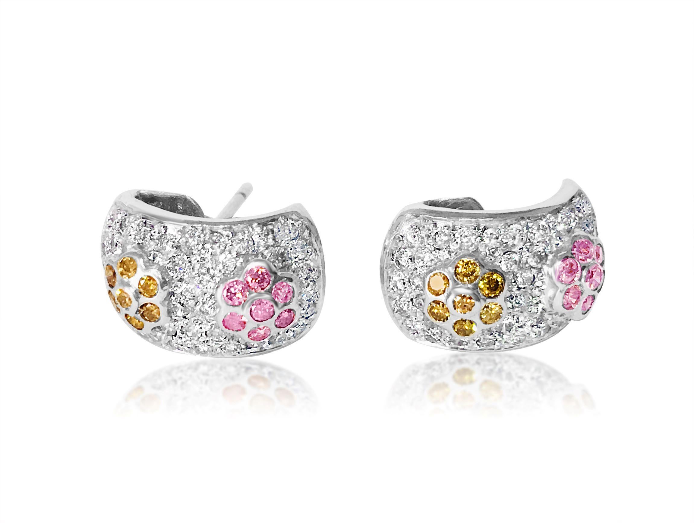 Diese Ohrringe sind aus elegantem 14-karätigem Weißgold gefertigt und zeigen eine atemberaubende Reihe gelber, weißer und rosafarbener Diamanten mit einem Gesamtkaratgewicht von 2,00 Karat. Die weißen Diamanten weisen eine Reinheit von SI und eine