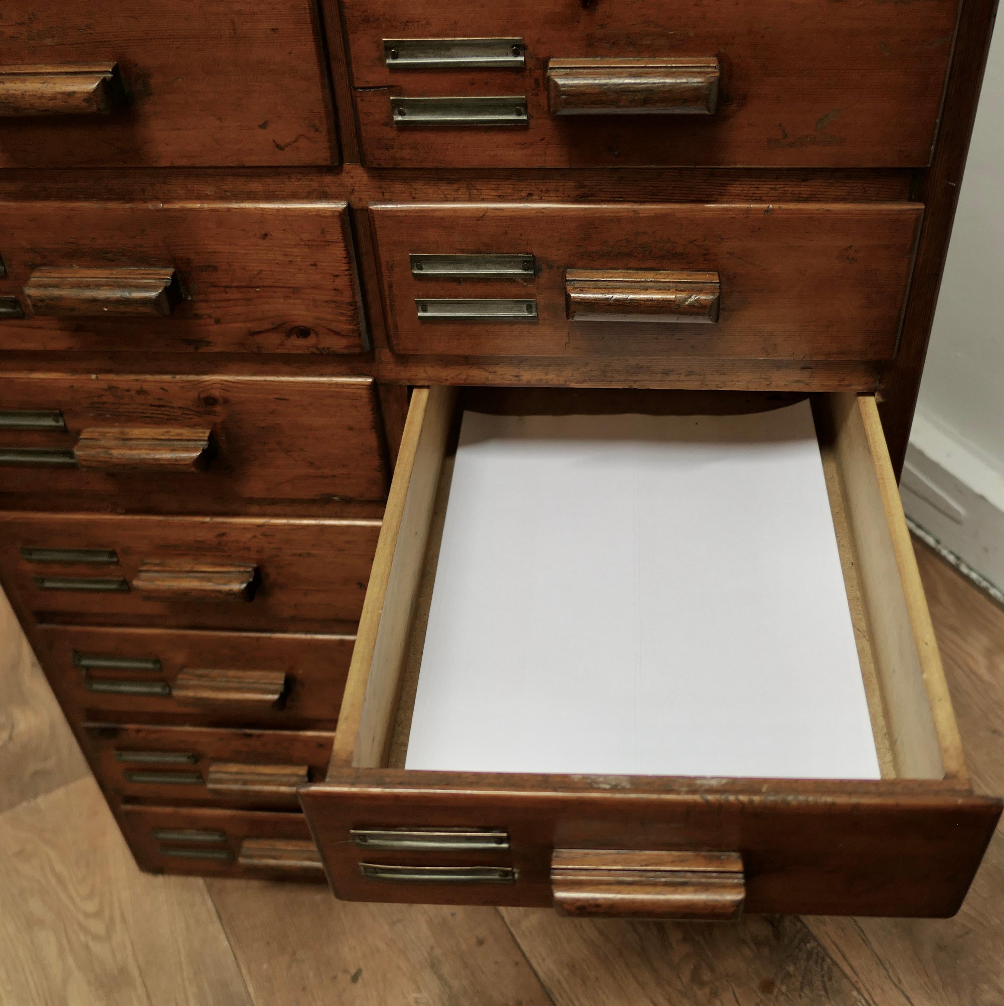 20 Drawer Art Deco A4 Filing Cabinet  This is a good sturdy cabinet  In Good Condition In Chillerton, Isle of Wight