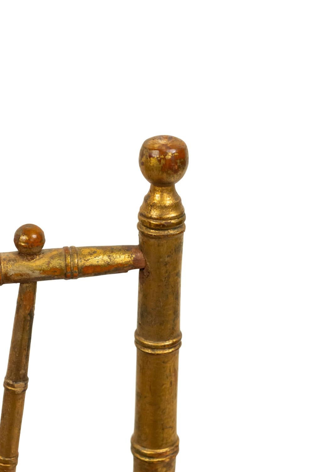 20 Sillas laterales de terciopelo rojo de imitación de bambú para salón de baile Dorado en venta