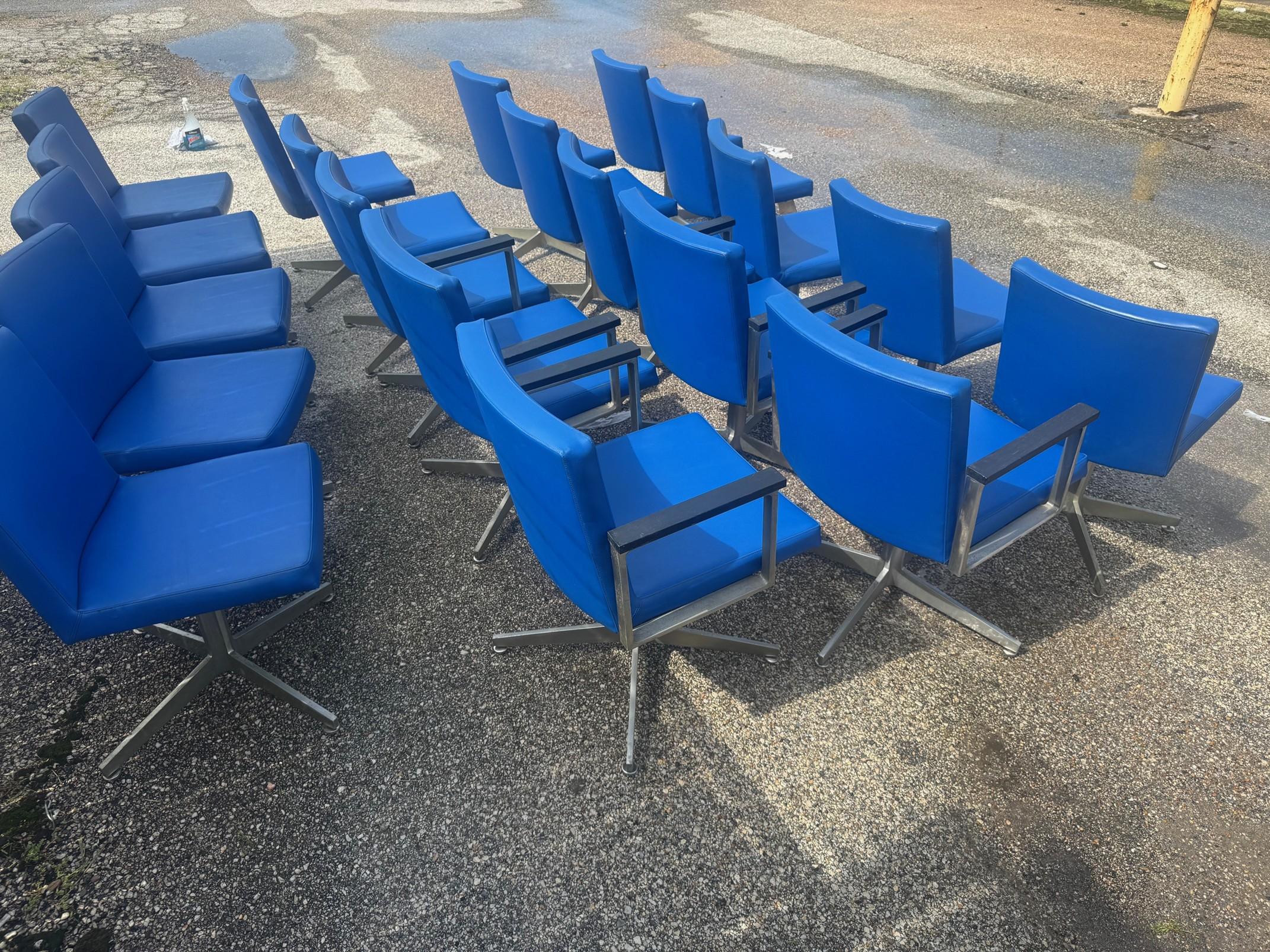 This ad is for swivel chairs by General Fireproofing Comp.
The chairs swivel on a 4 star aluminum base..
They are upholstered in a blue vinyl.
The seat is adjustable.