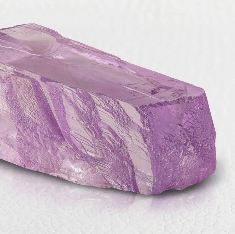 20 Grams Vibrant Pink Double Terminated Kunzite Floater Crystal From Afghanistan In Good Condition For Sale In Peshawar, PK
