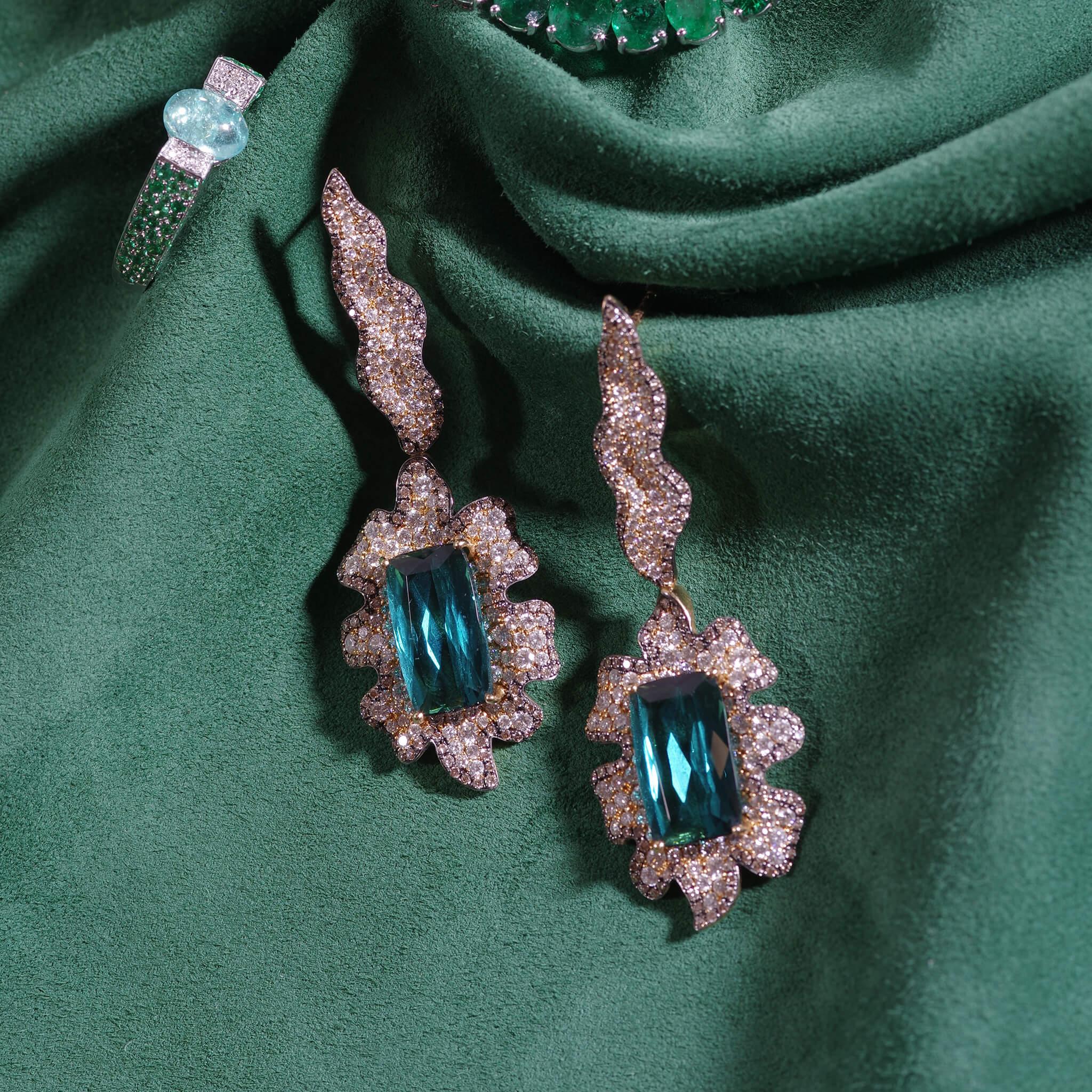 20 Karat Blue Tourmaline and Diamond Earrings For Sale 1