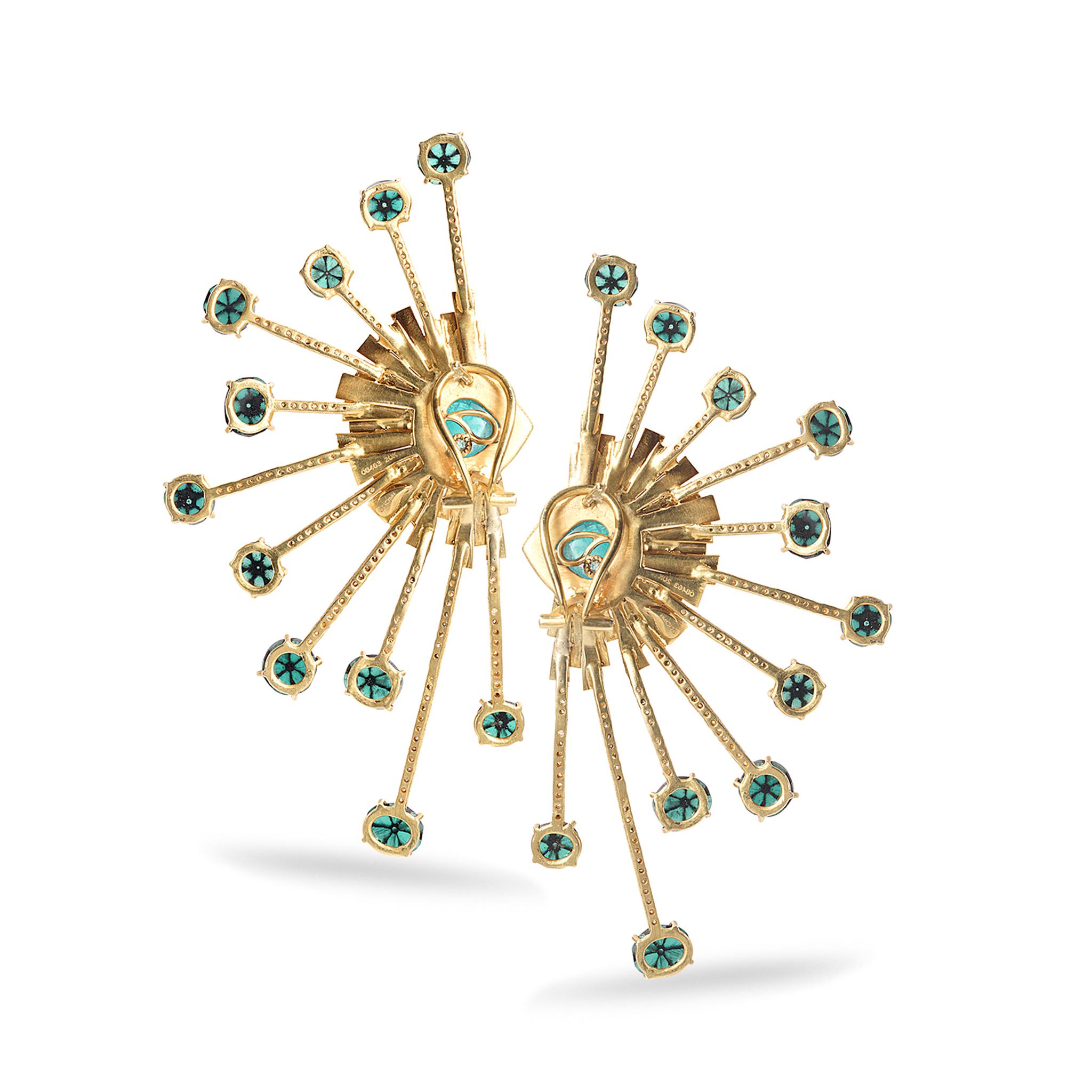 20 Karat Smaragd- und Diamant-Blumen-Ohrringe Damen im Angebot