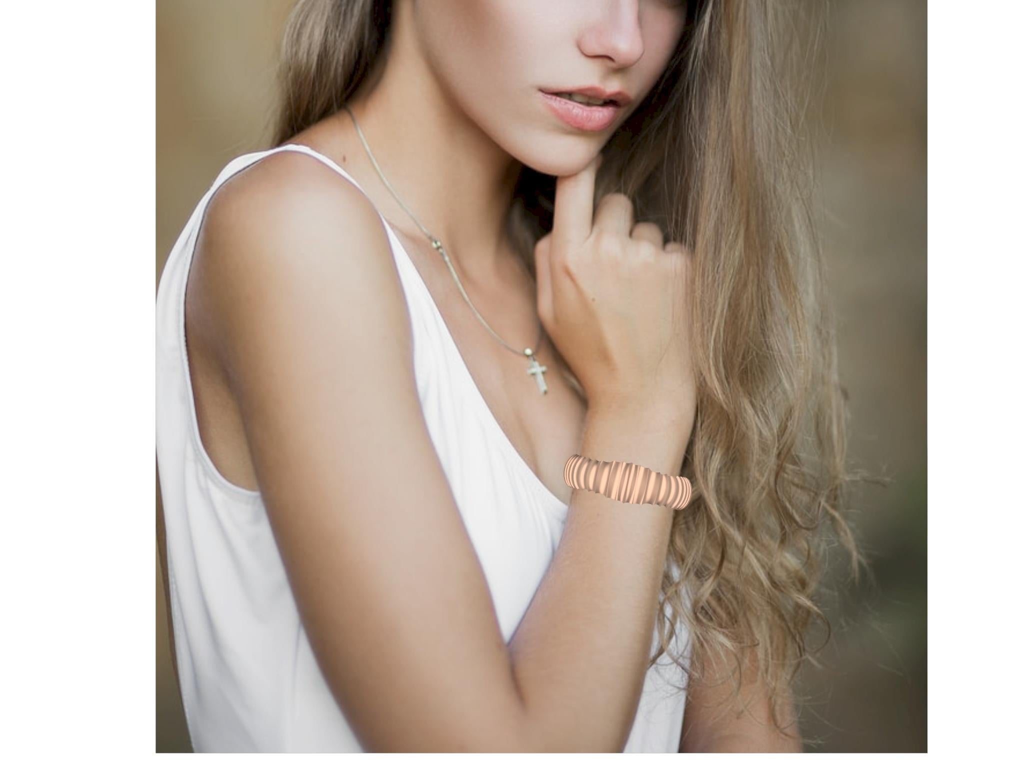 Bracelet manchette large en or rose 20 carats avec vertèbres Neuf - En vente à New York, NY