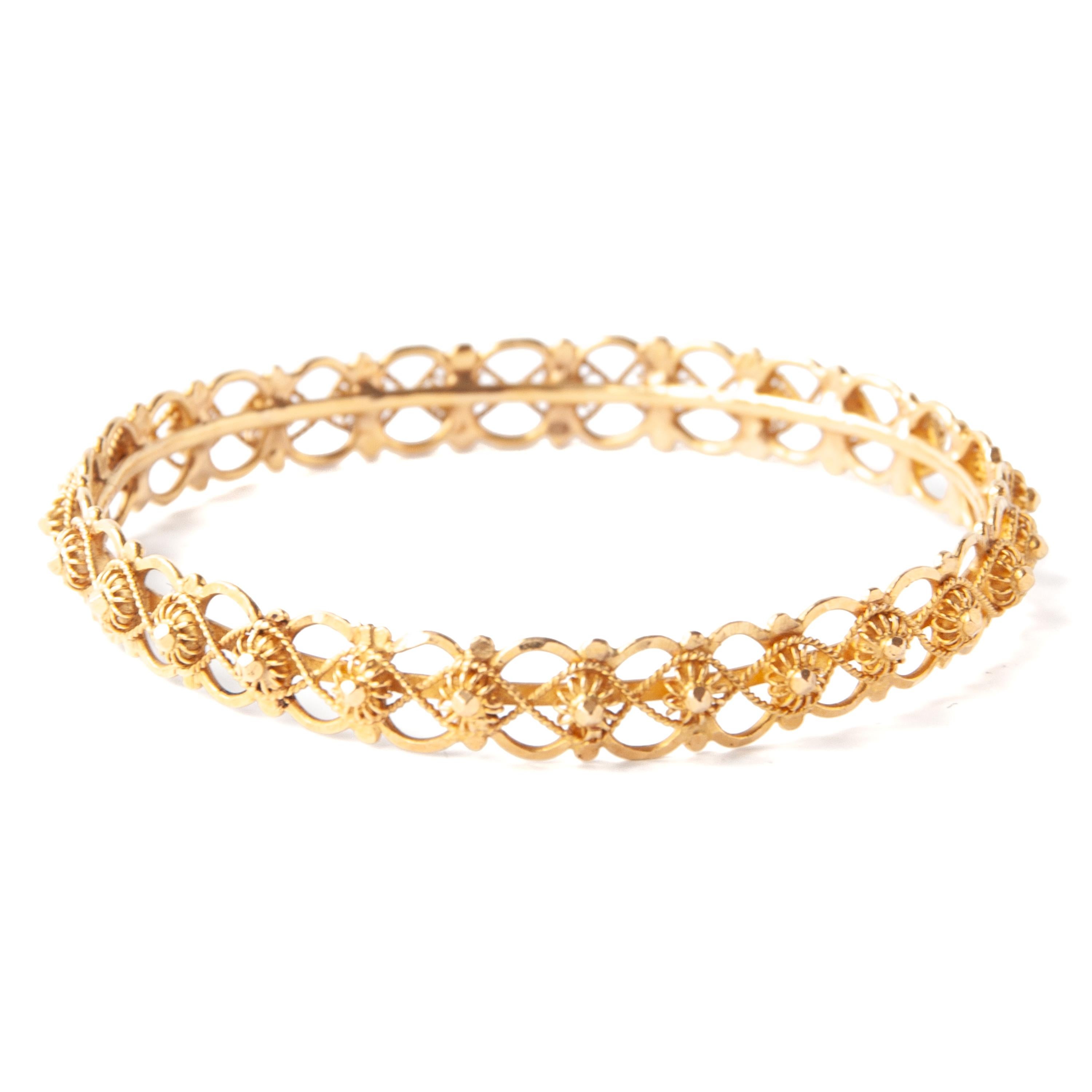 Contemporary Vintage 20K Yellow Gold Openwork Cannetille Bangle Bracelet For Sale