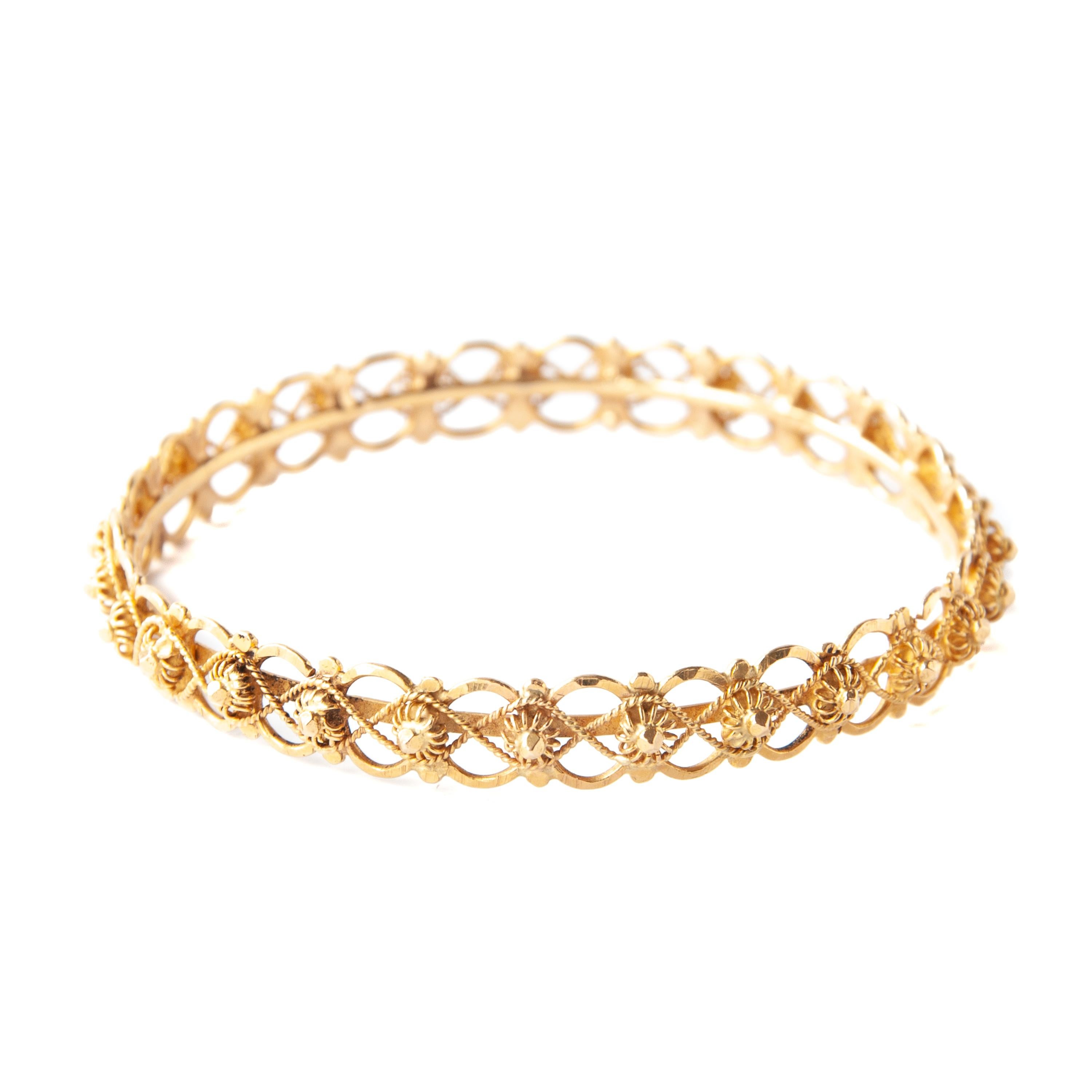 Vintage 20K Yellow Gold Openwork Cannetille Bangle Bracelet In Good Condition For Sale In Rotterdam, NL