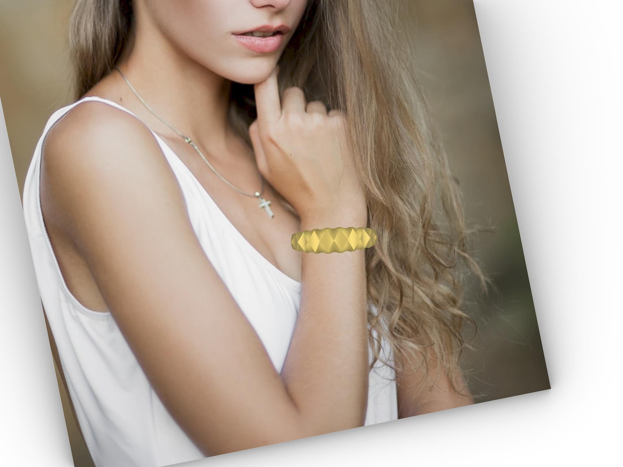 18 Karat Yellow Gold Rhombus Cuff Bracelet For Sale 3
