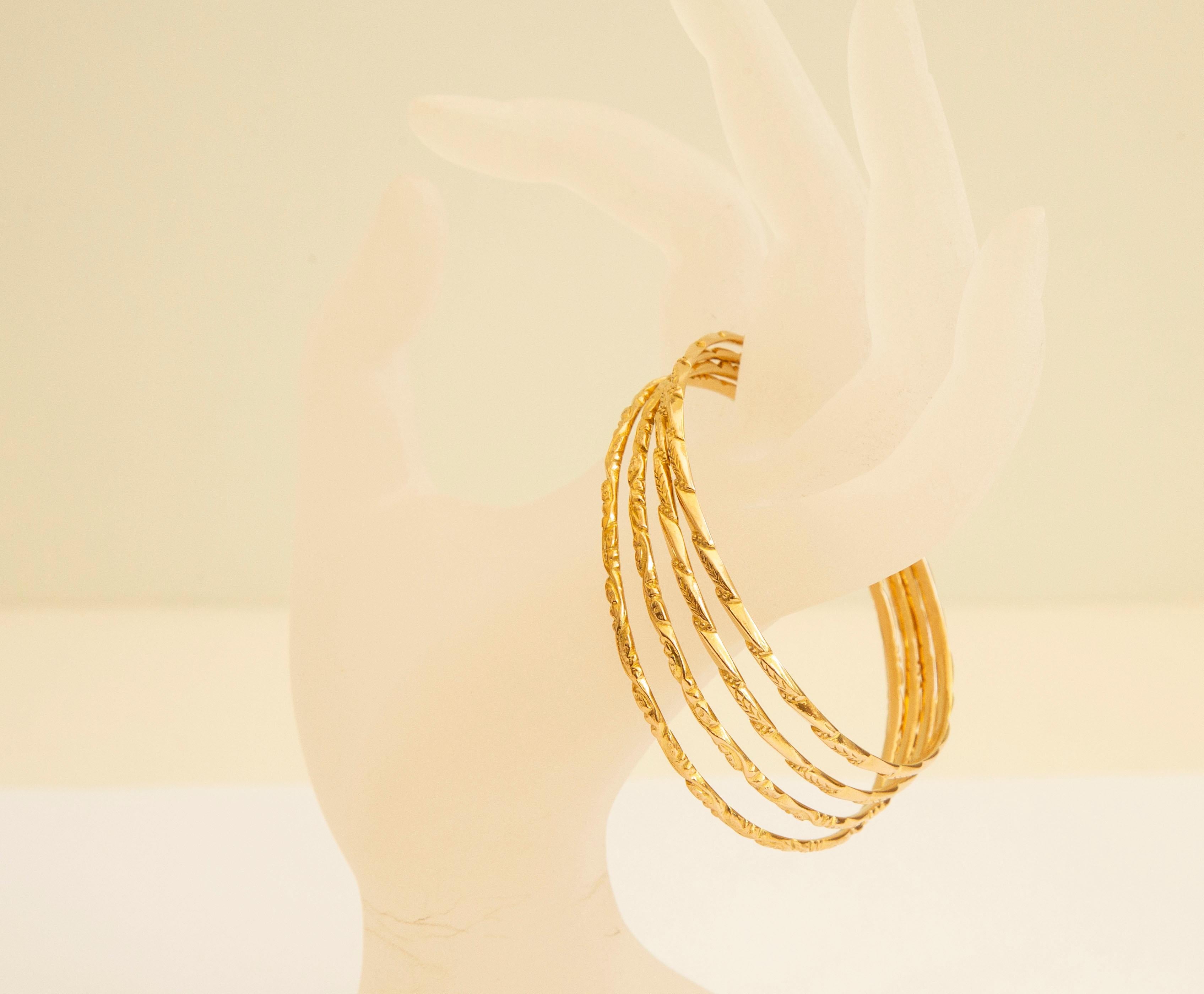 Women's or Men's 20 Karat Yellow Gold Set of Four Bangle Bracelets with Engraved Floral Pattern