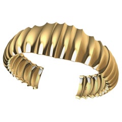 Breites Vertebrae-Manschettenarmband aus 18 Karat Gelbgold