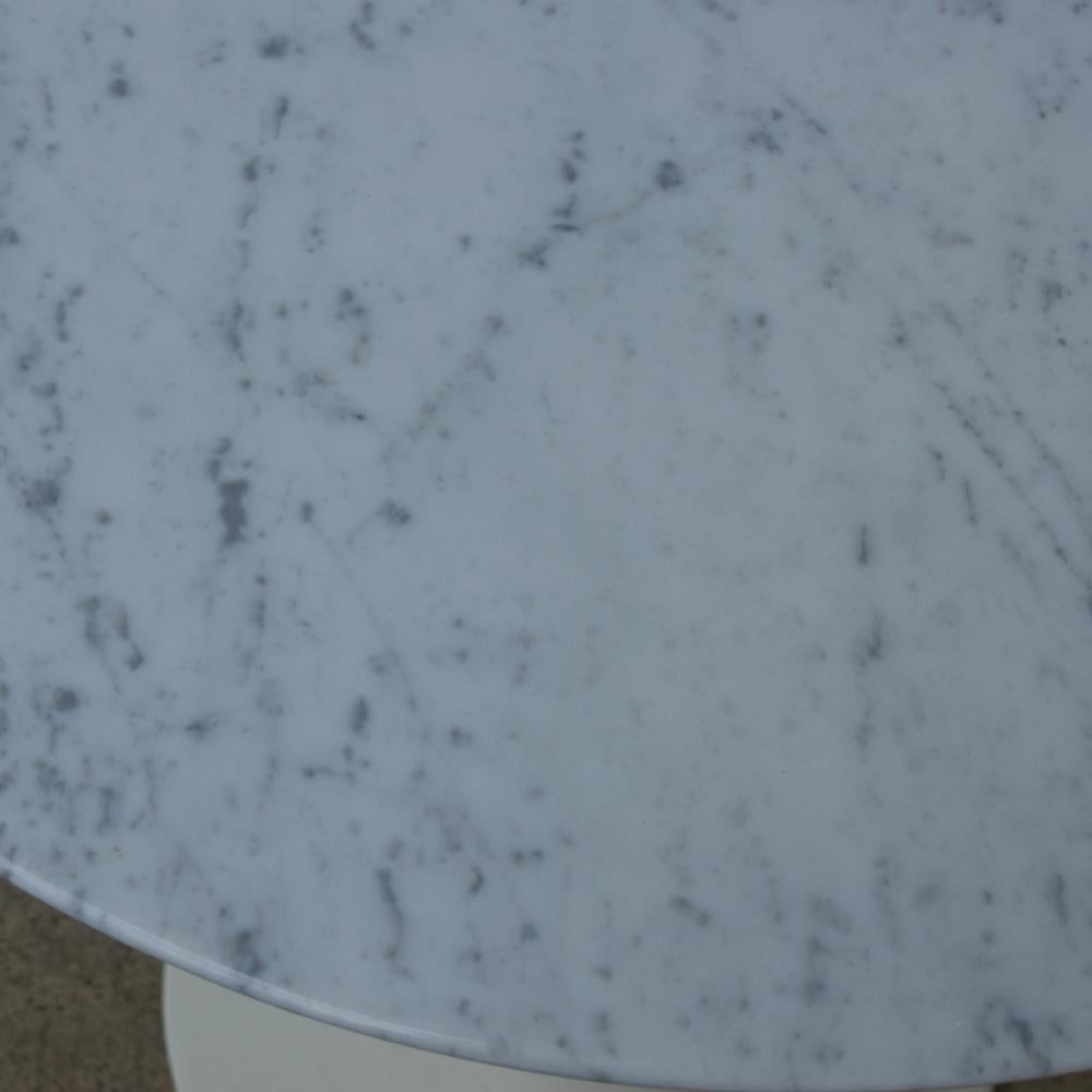 Knoll Saarinen Round Marble Side End Table In Good Condition In Pasadena, TX