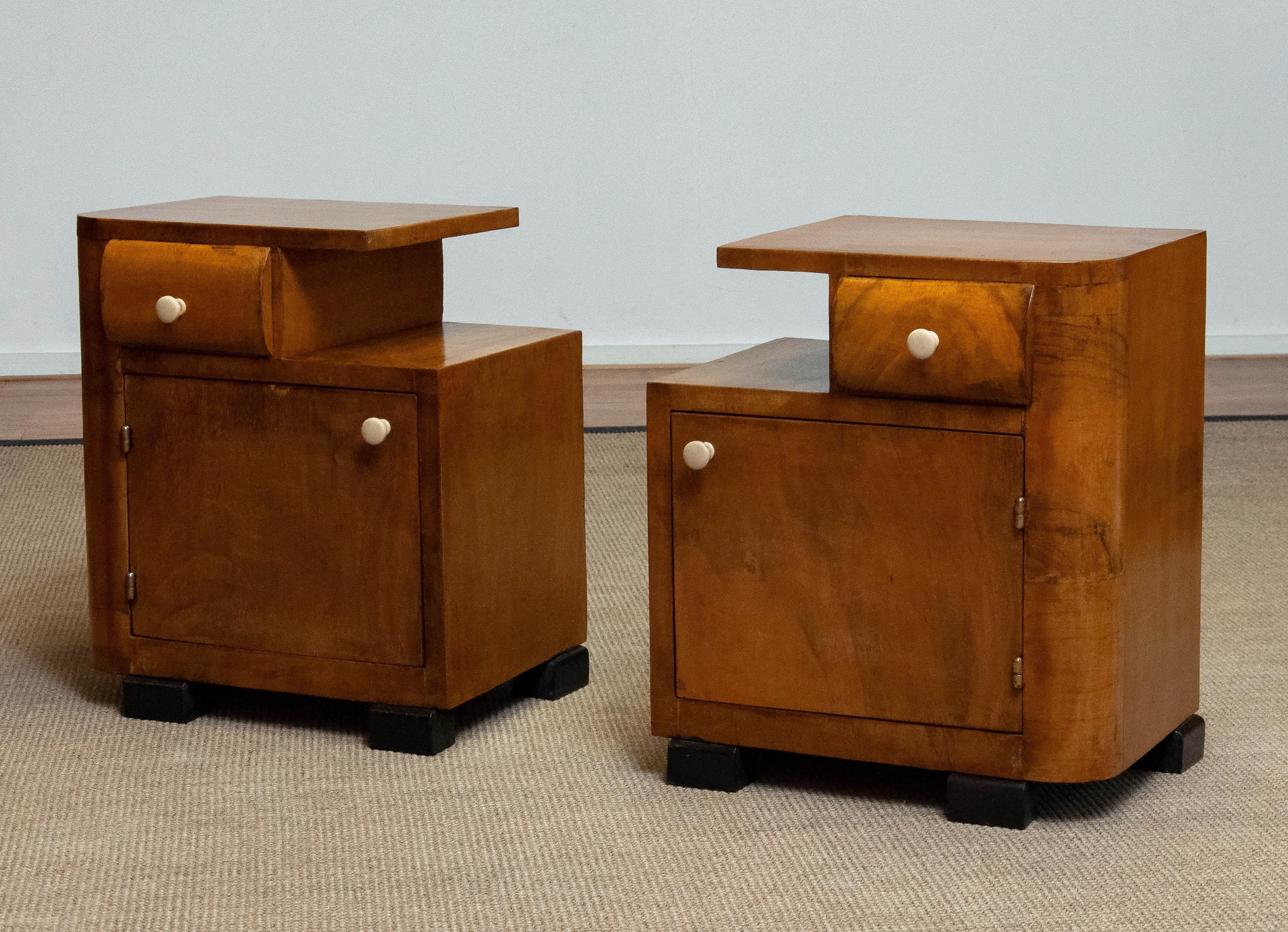 Beautiful and original matching pair Art Deco night stands veneered in burl walnut and made in Sweden in around 1910 and are in overall good condition.
Please note the description for the restored drawers.

Please note!
Because Shipping Costs highly
