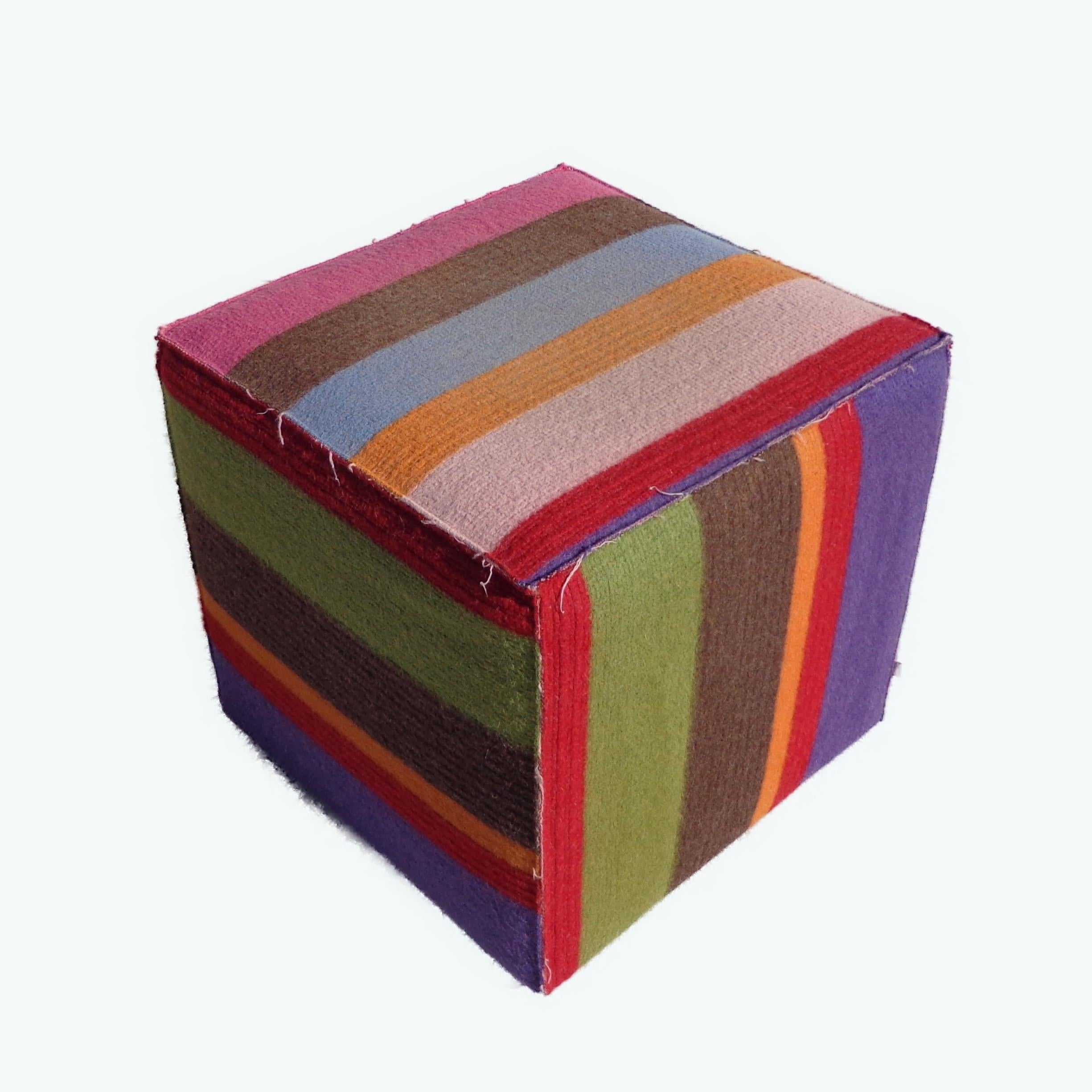 20? Missoni Cube ottoman

Rich striped cubed in wool. Marked Missoni. Measure: 20″.

 
 