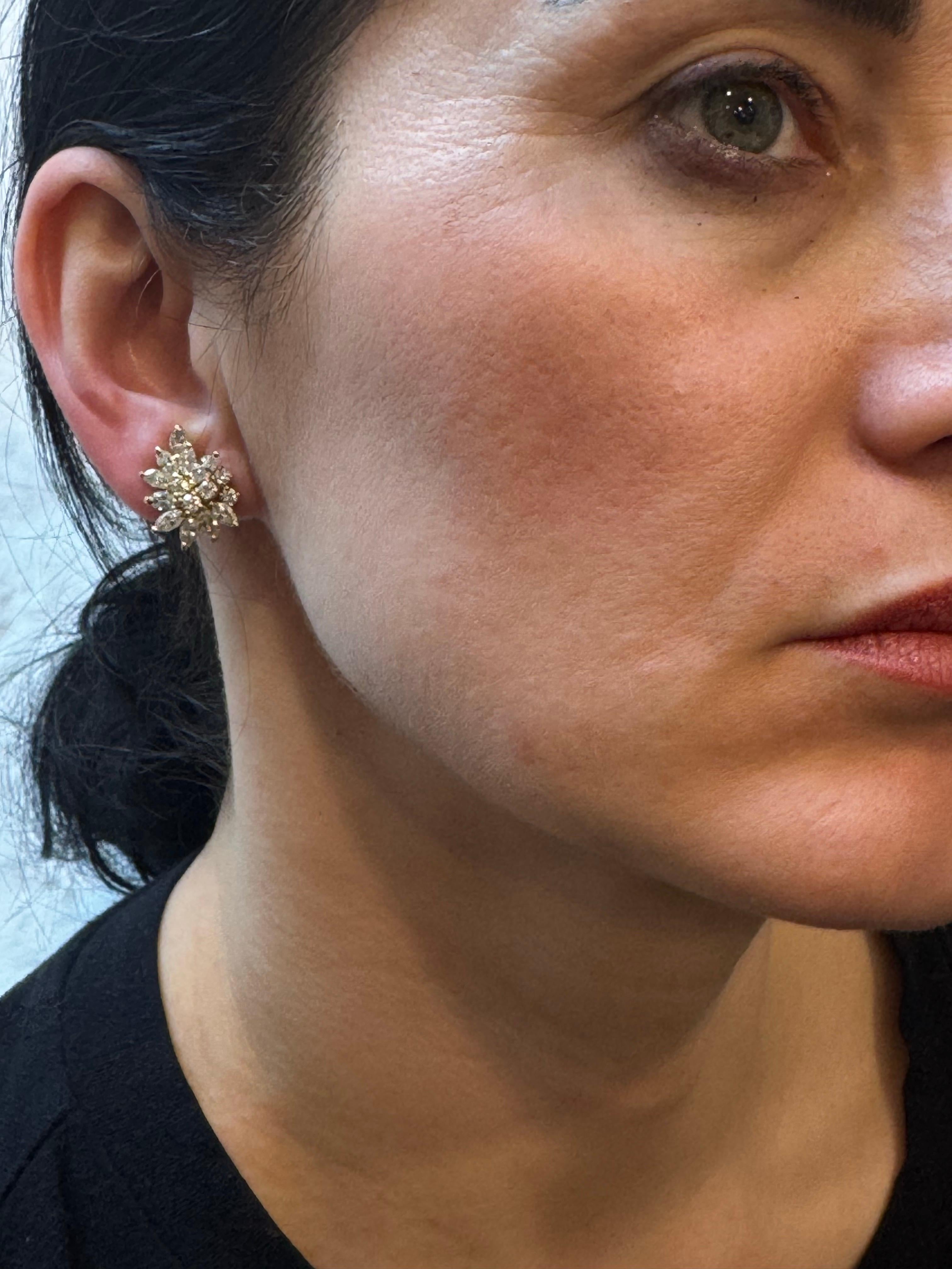 20 Natural  Marquise Diamonds & 10 Round Diamond Clip on Earring 18 KYG In Excellent Condition For Sale In New York, NY
