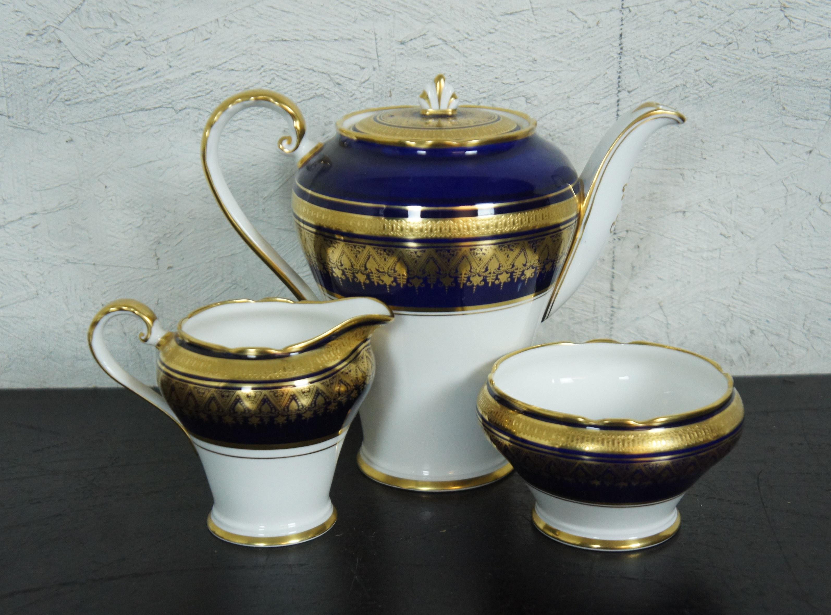 Service à thé 20 pièces en porcelaine Aynsley bleu cobalt et or avec motif os de Chine Simcoe, 8 pièces Bon état à Dayton, OH