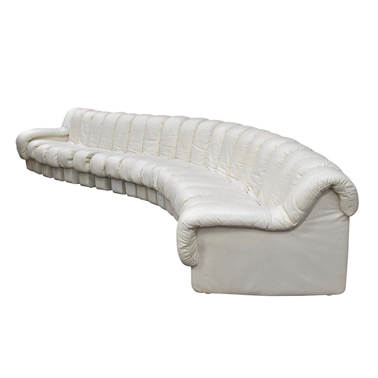 Amazing 20-piece De Sede DS-600 ‘Snake’ sectional sofa in a beautiful and much wanted pearl crème white leather.
The sections in the sofa are attached together with very heavy zippers and a metal hinge which allows the sofa to be bent and curved as