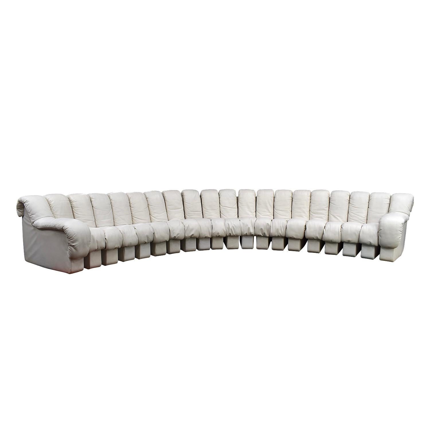 Mid-Century Modern 20-Piece De Sede DS600 'Snake' Non-Stop Sectional Sofa in Crème White Leather